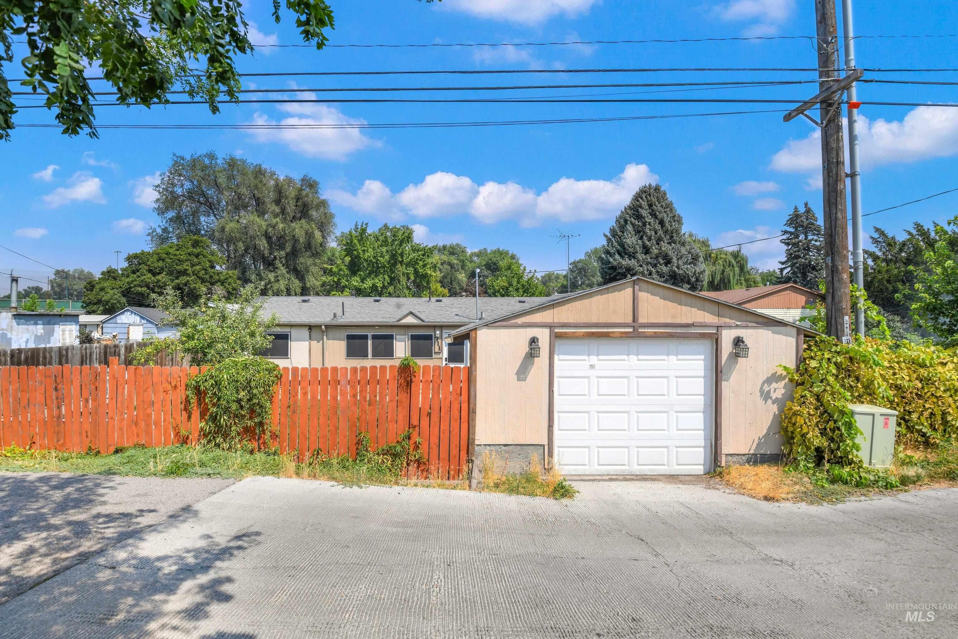 711 S Nectarine St