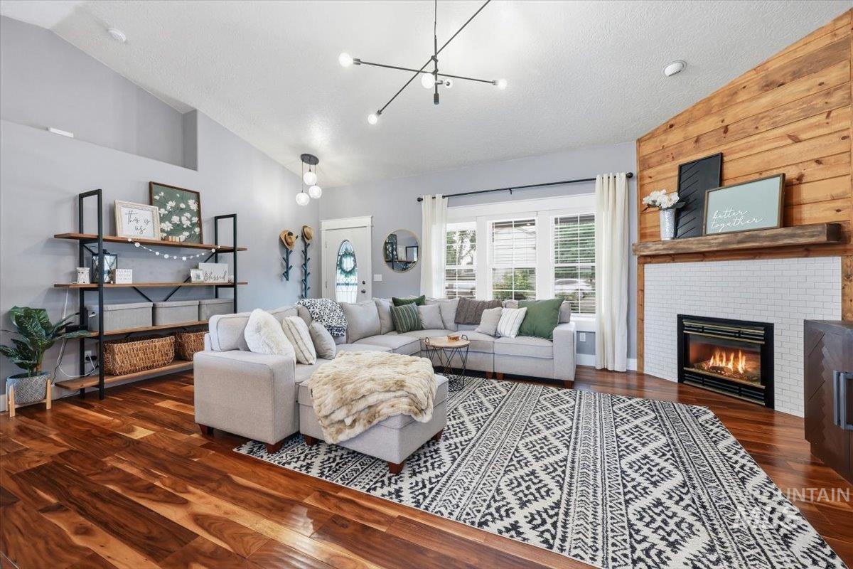 300 W Sedgewick