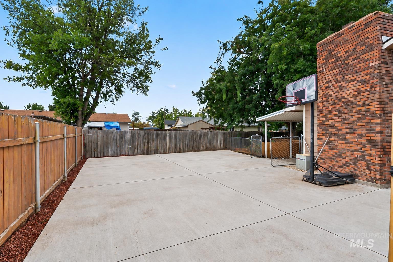 2105 NW 12th St