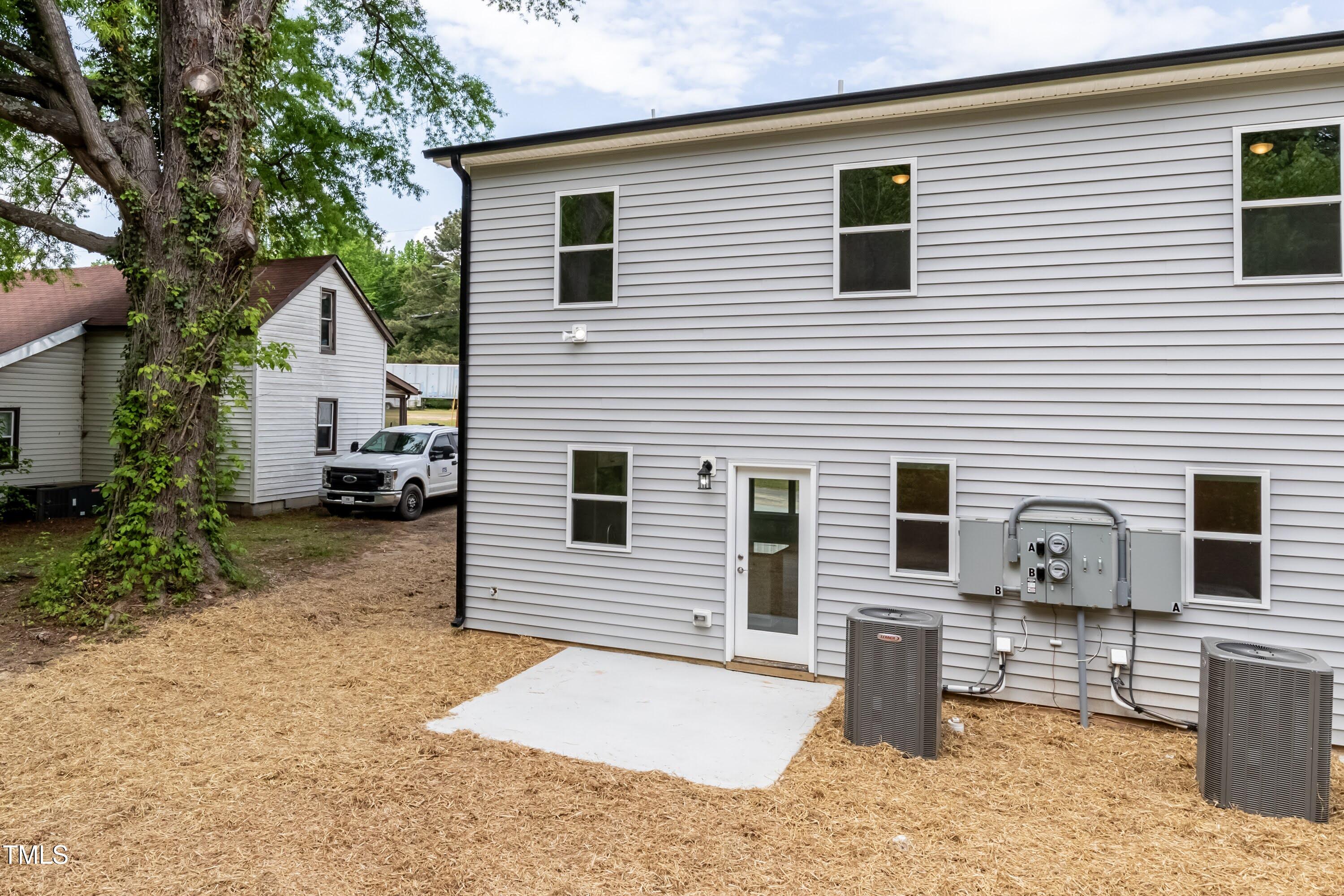 1057 |1059 E Harnett Street