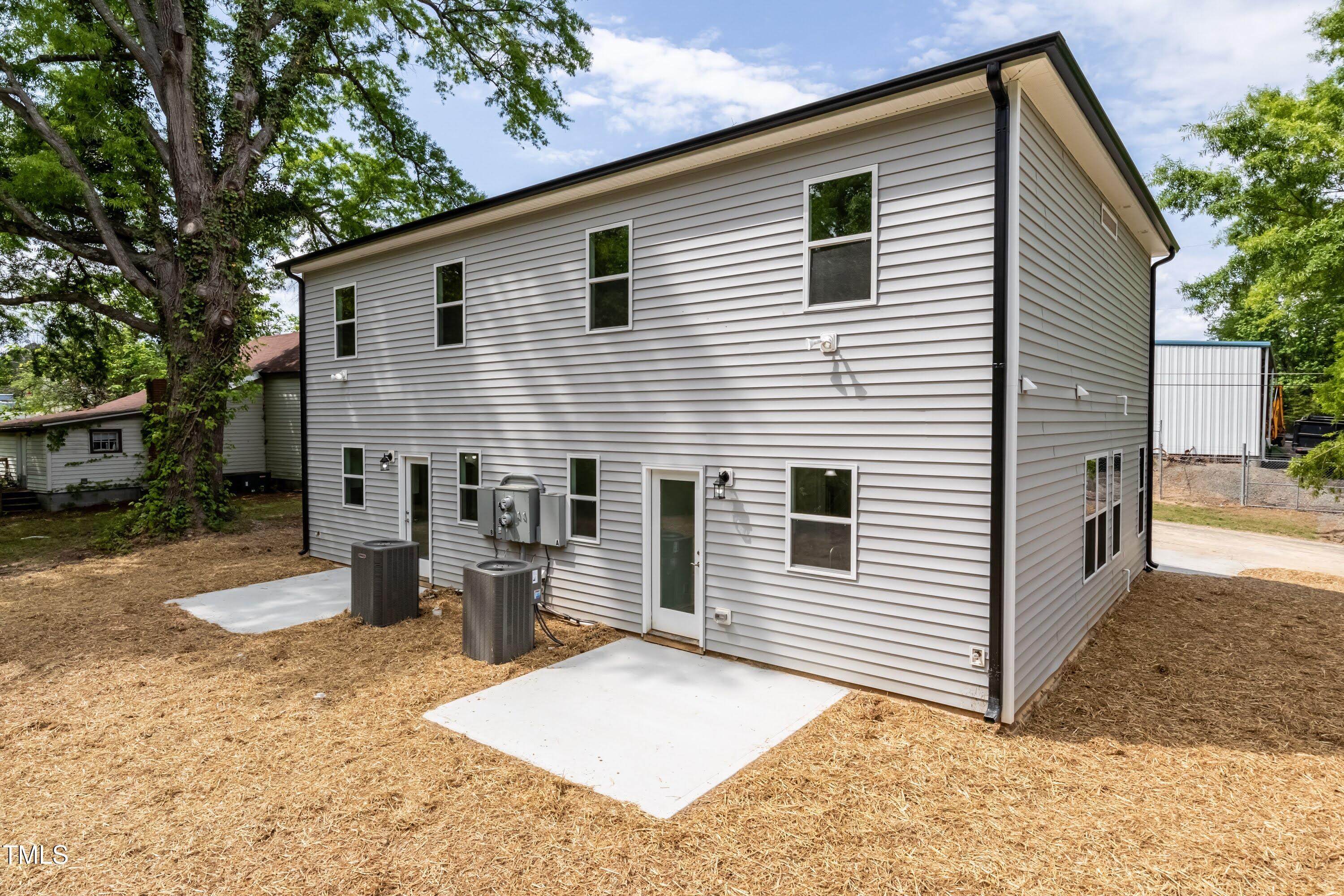 1057 |1059 E Harnett Street