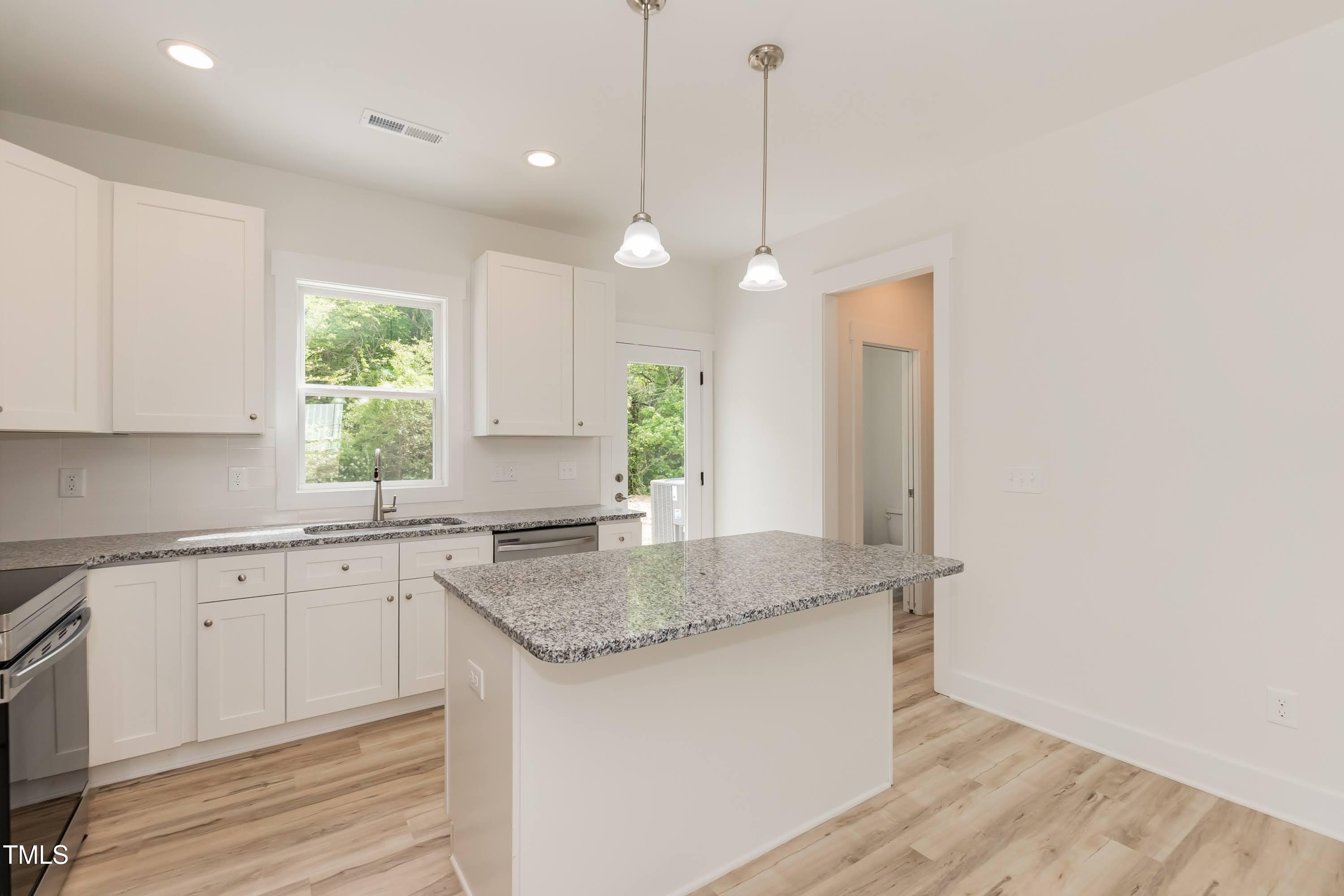 1057 |1059 E Harnett Street