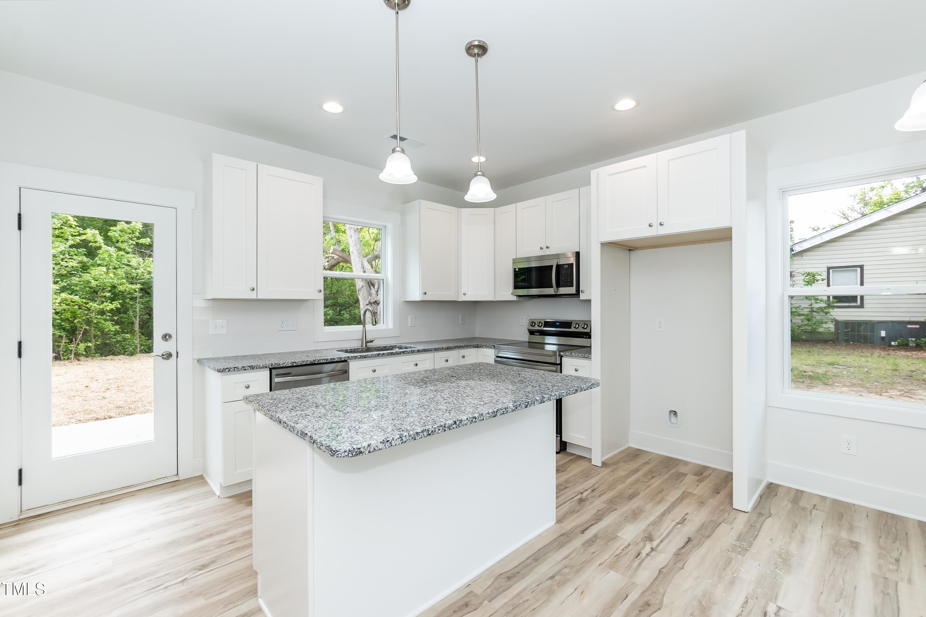 1057 |1059 E Harnett Street