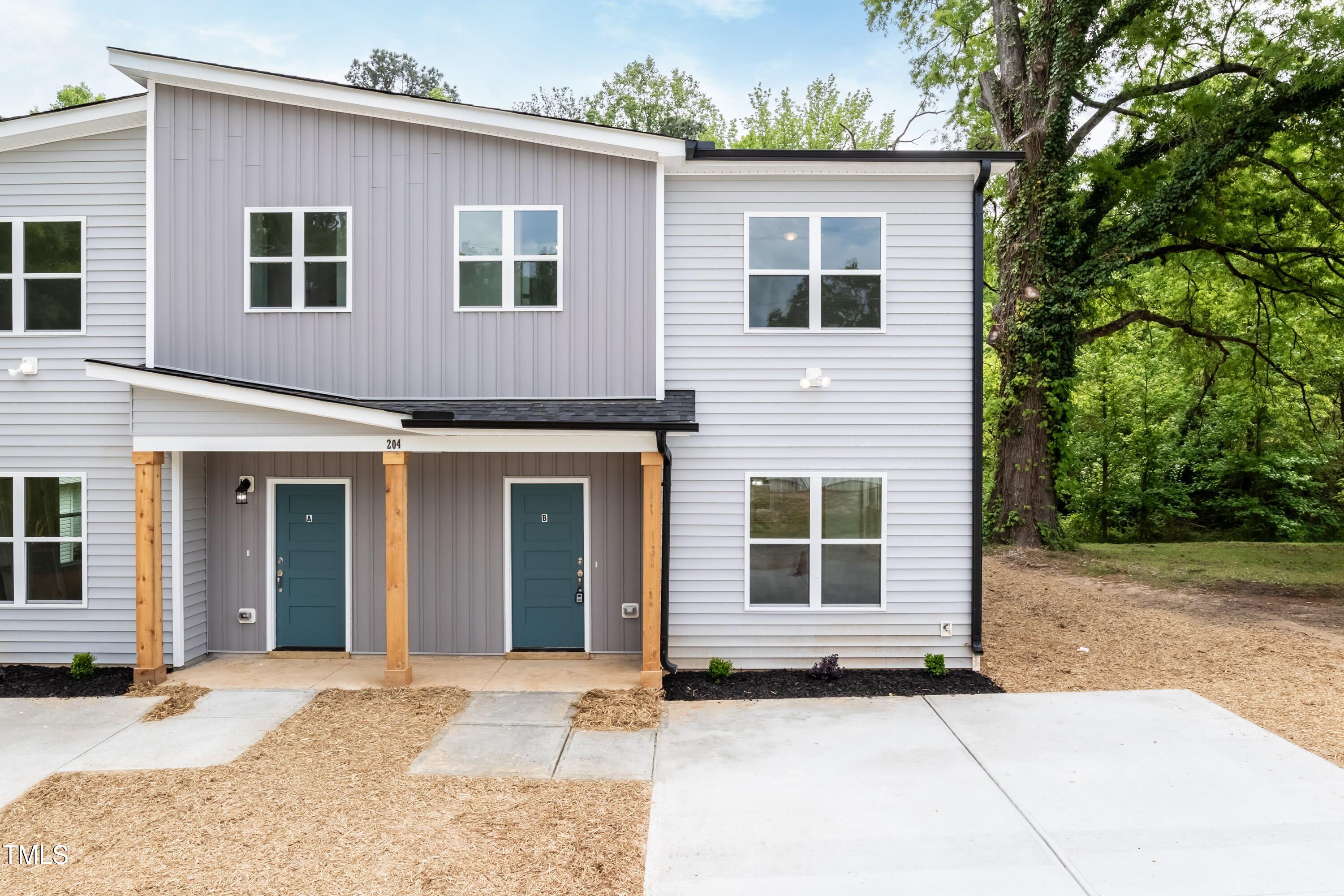 1057 |1059 E Harnett Street