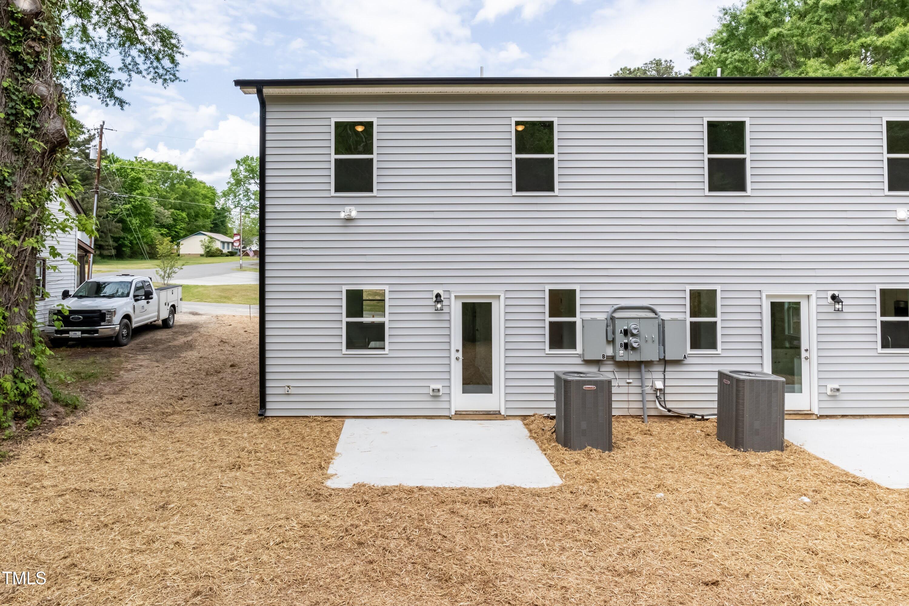 1057 |1059 E Harnett Street