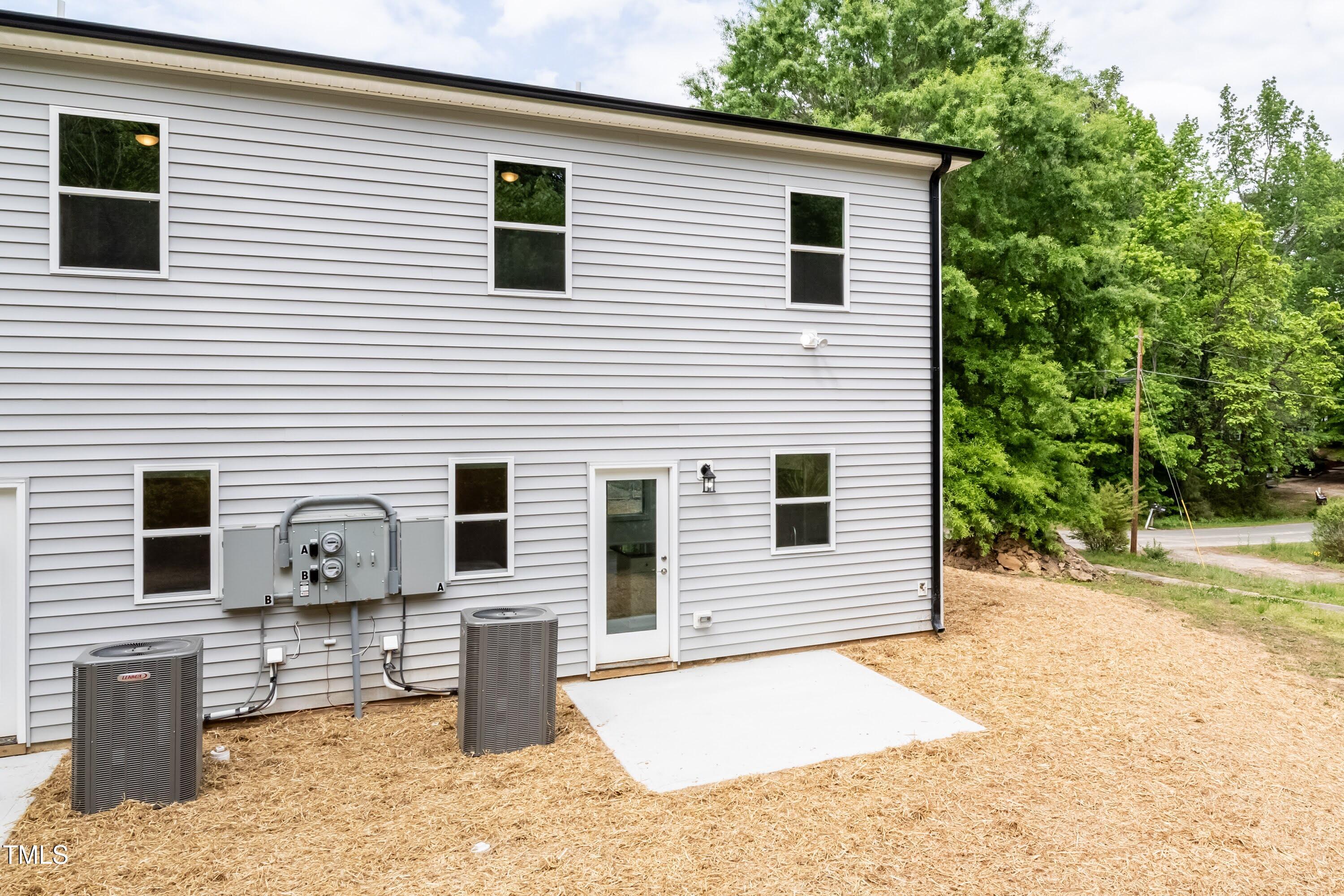 1057 |1059 E Harnett Street