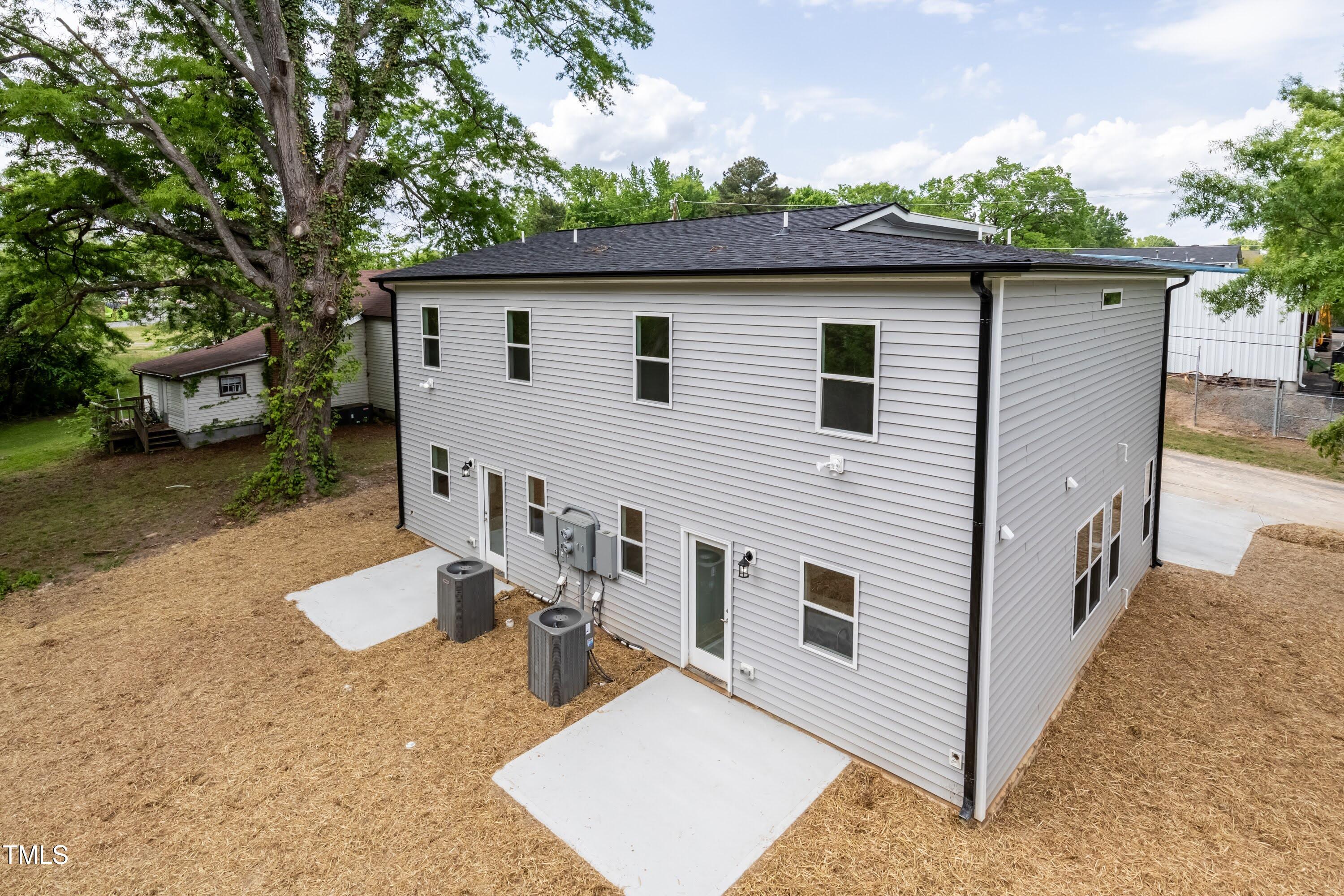 1057 |1059 E Harnett Street