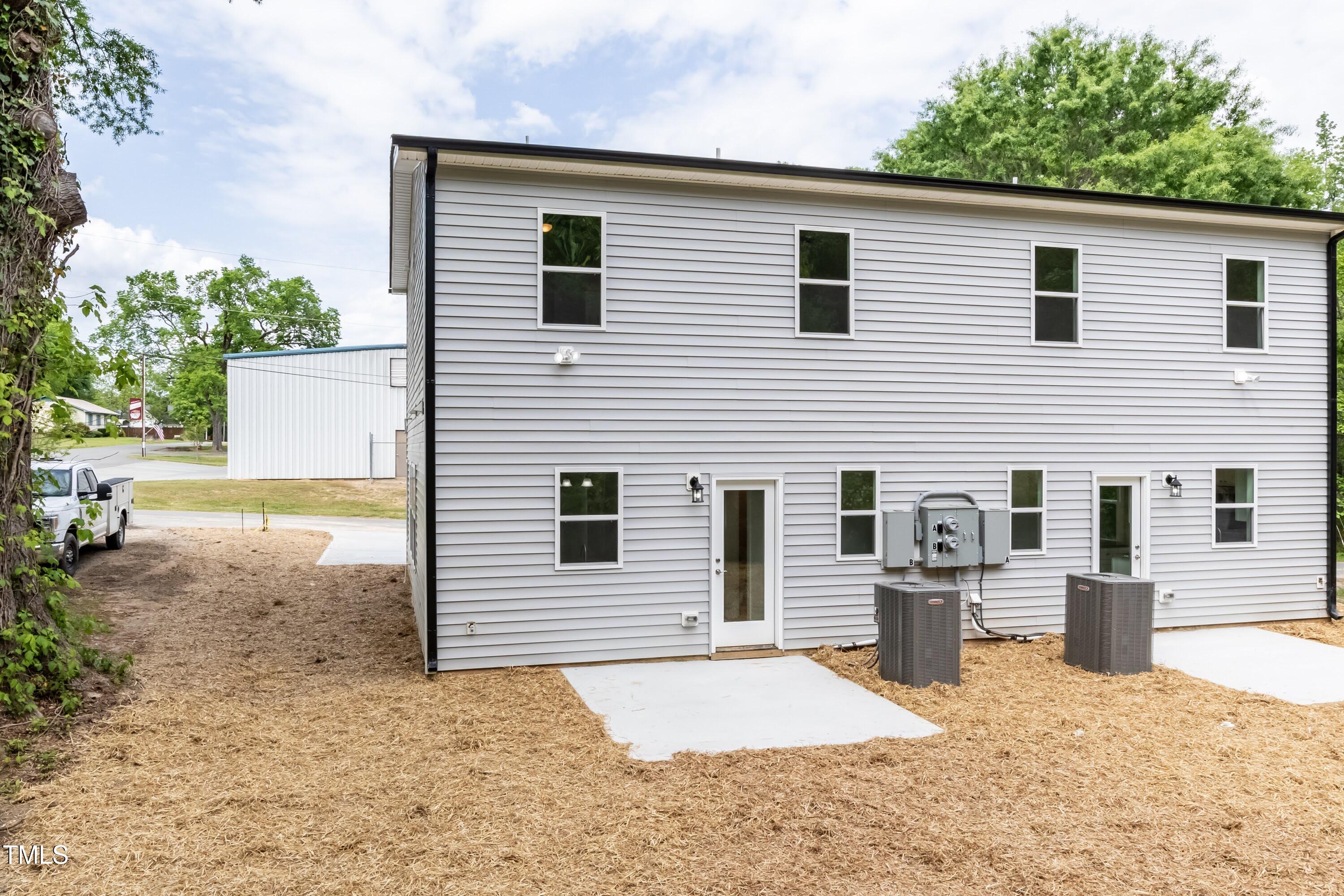 1057 |1059 E Harnett Street
