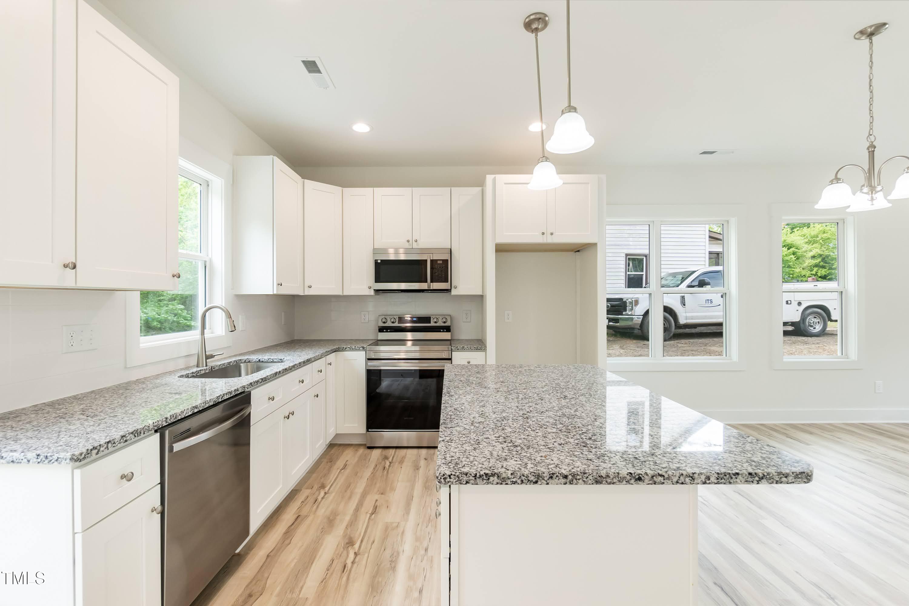 1057 |1059 E Harnett Street