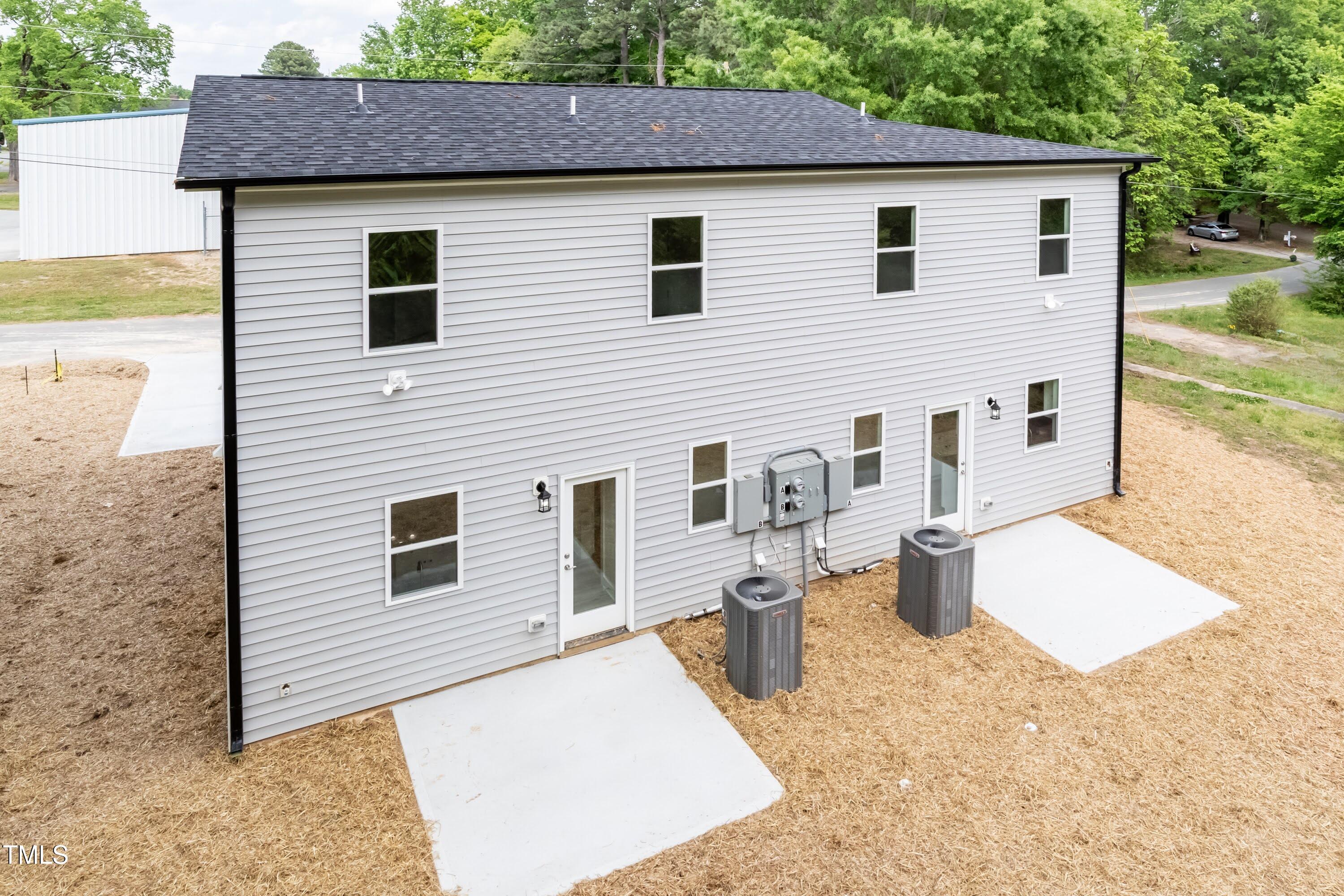 1057 |1059 E Harnett Street