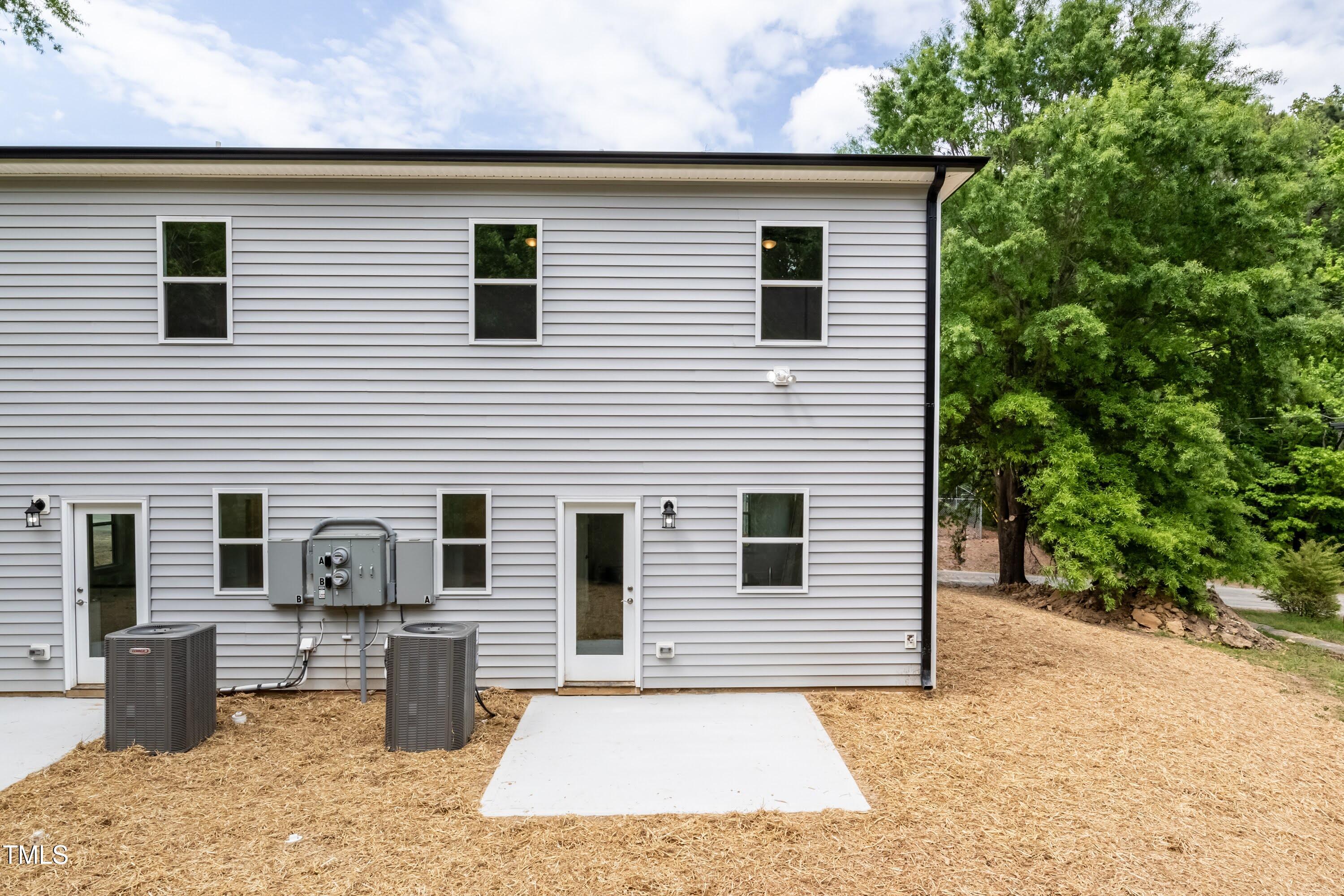 1057 |1059 E Harnett Street