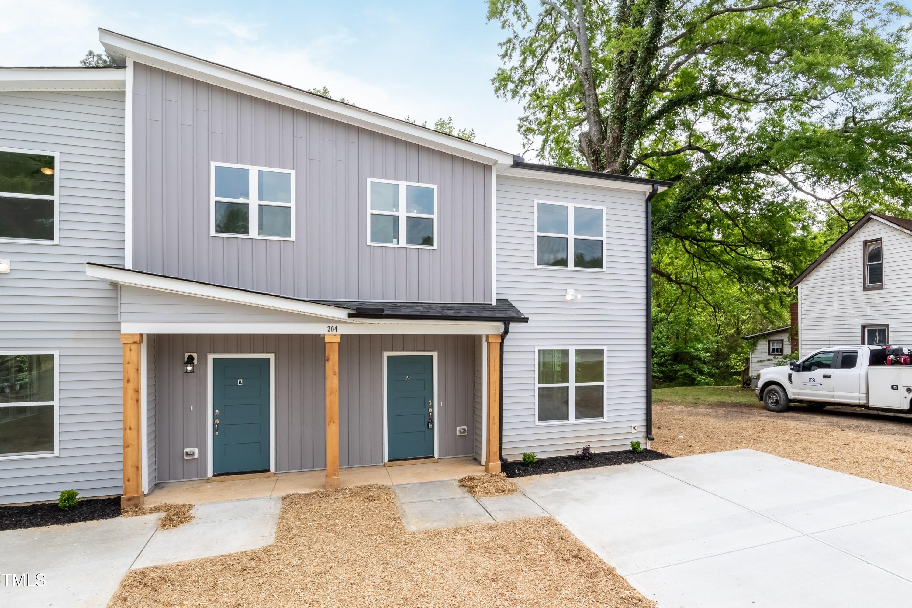 1057 |1059 E Harnett Street