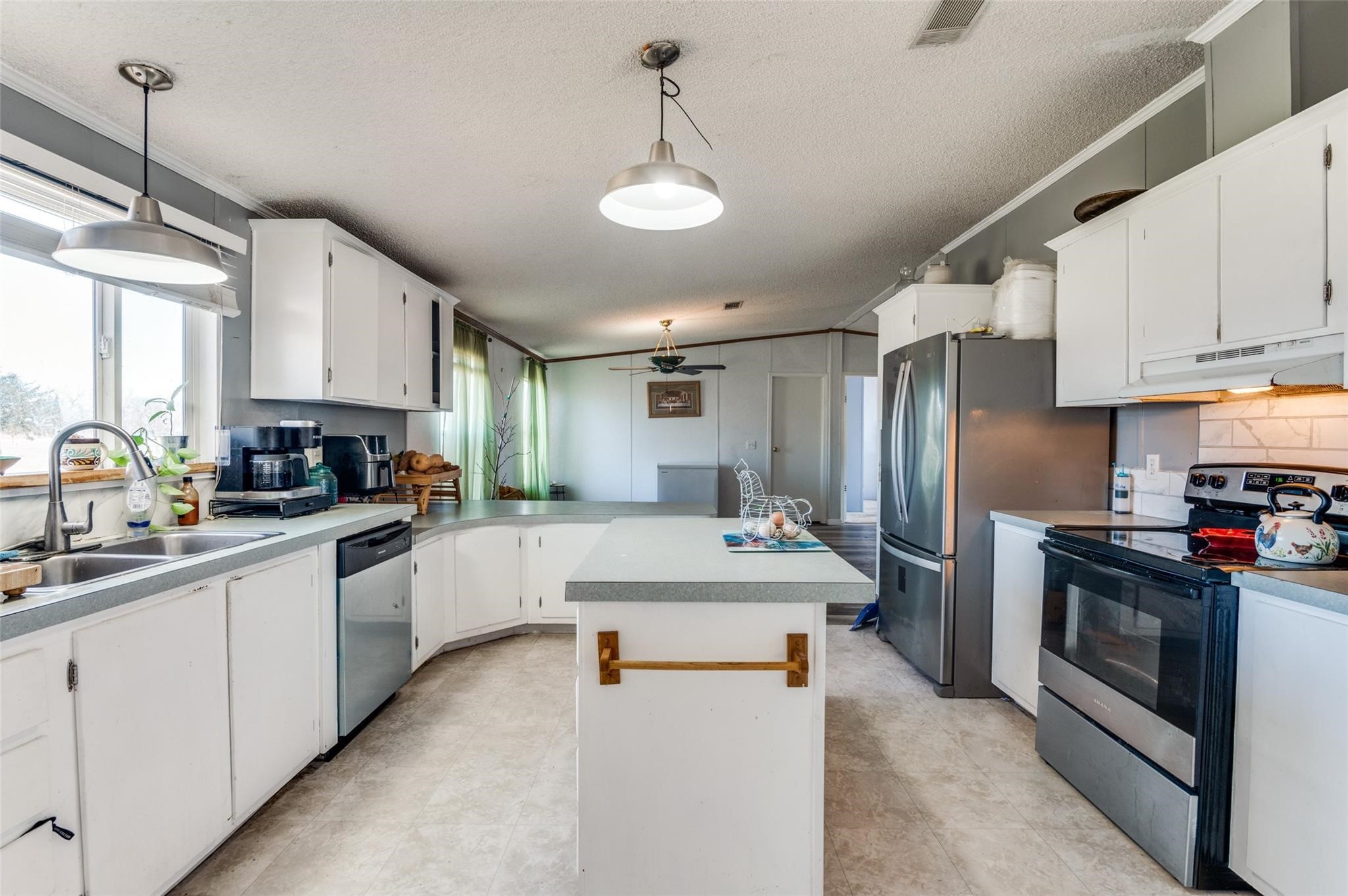 9876 NW County Road 2221