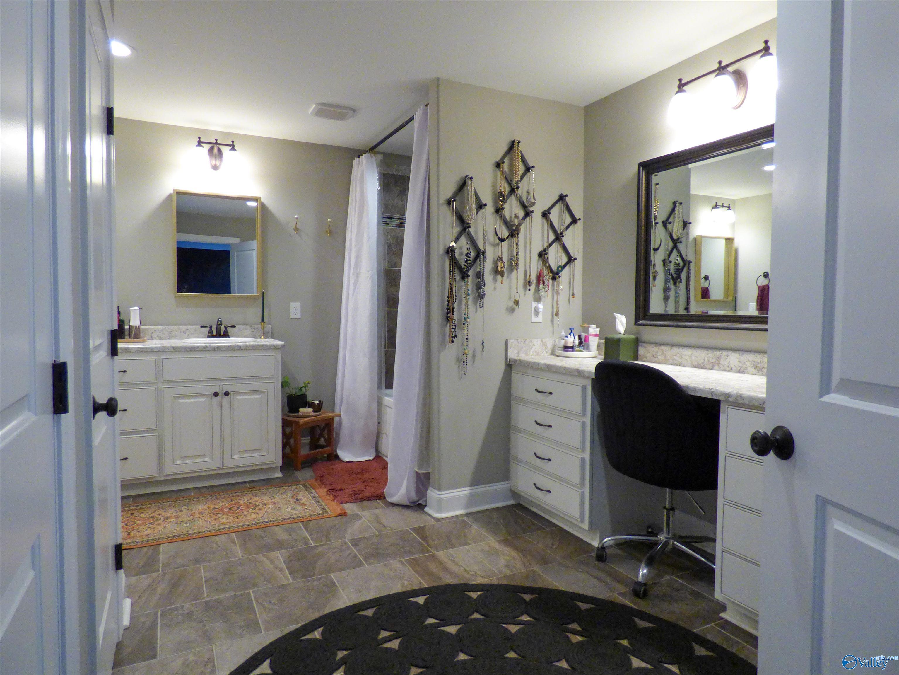 112 Compass Hill Circle