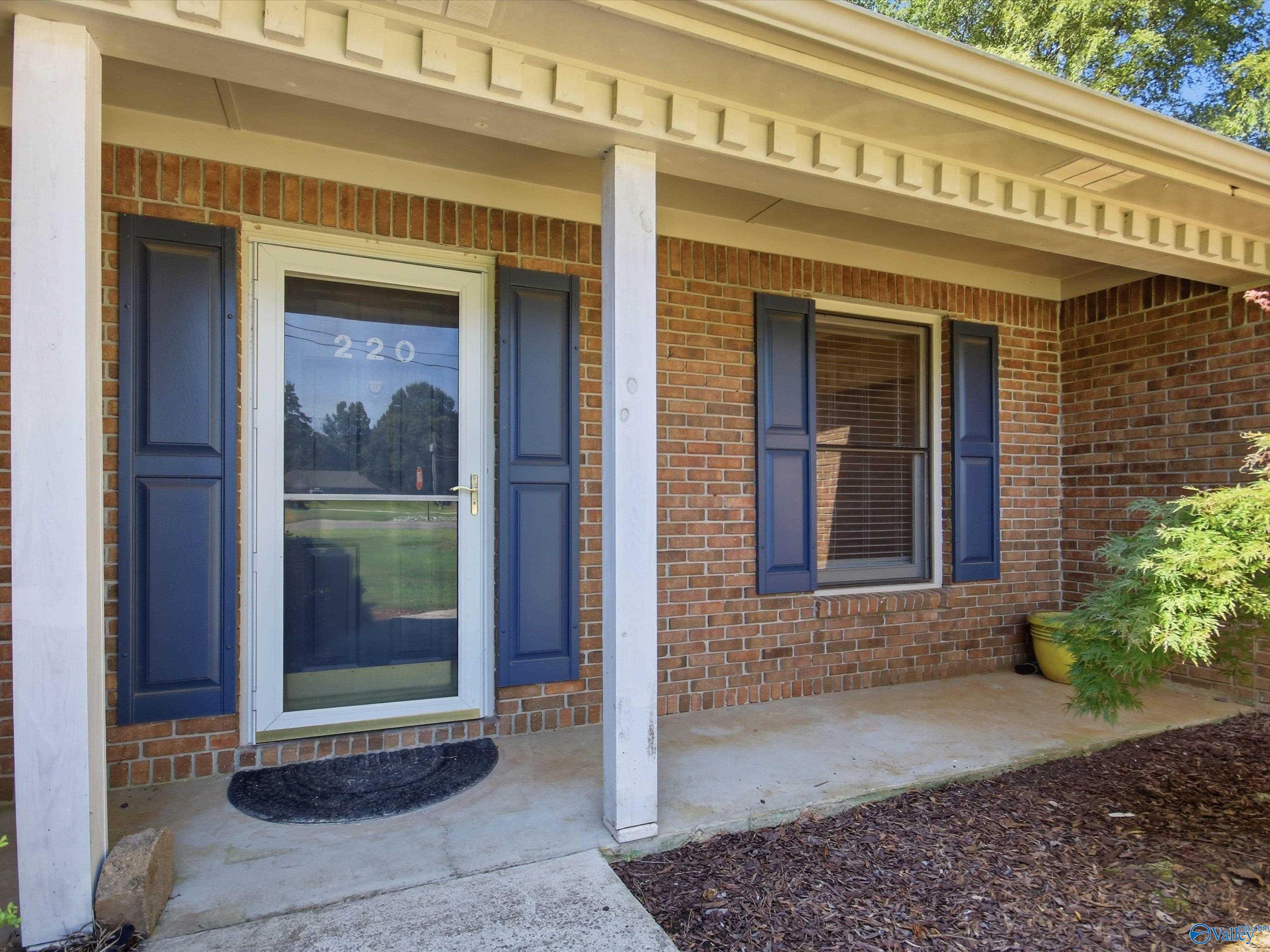 220 Bent Oak Circle