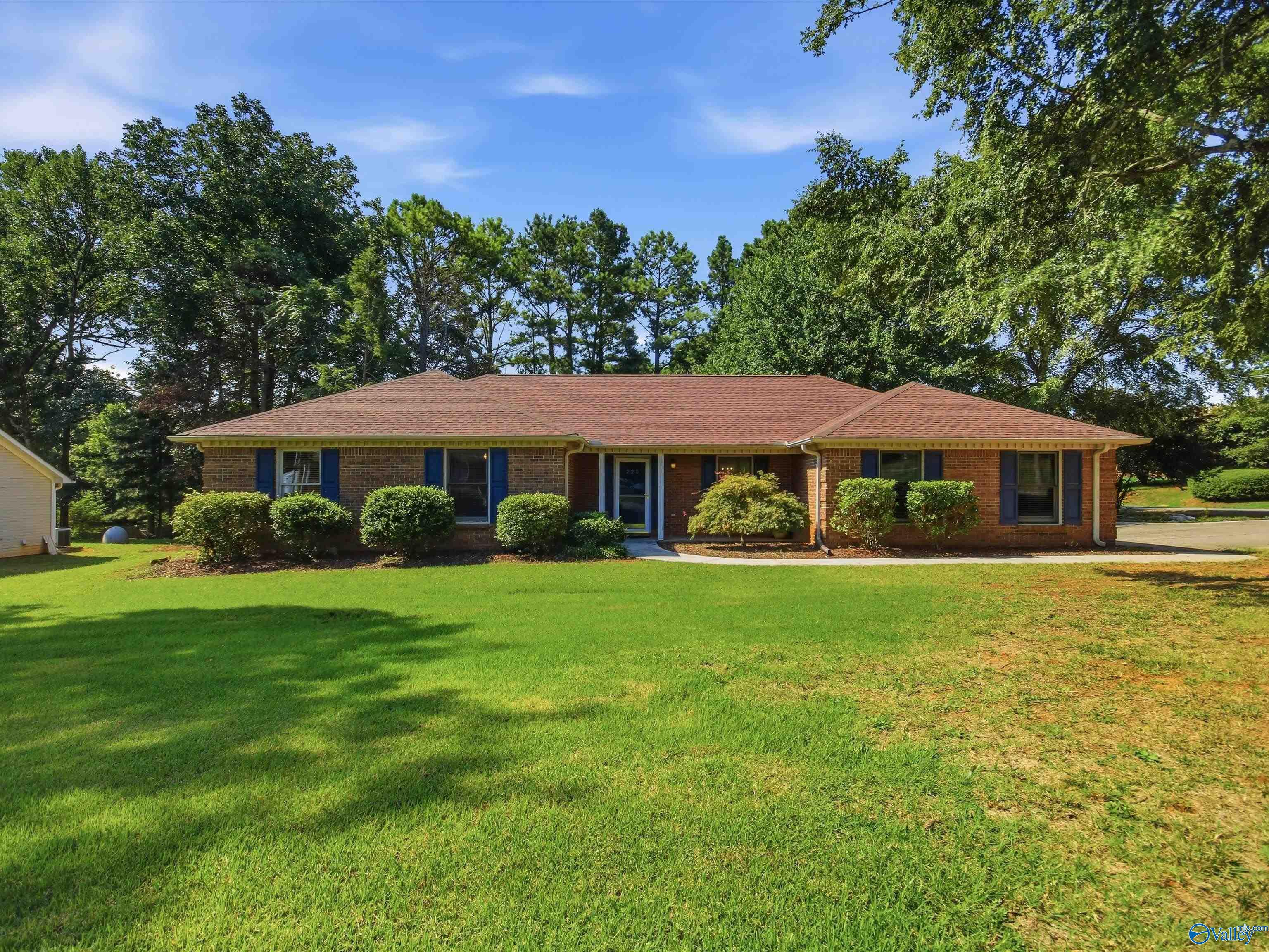 220 Bent Oak Circle