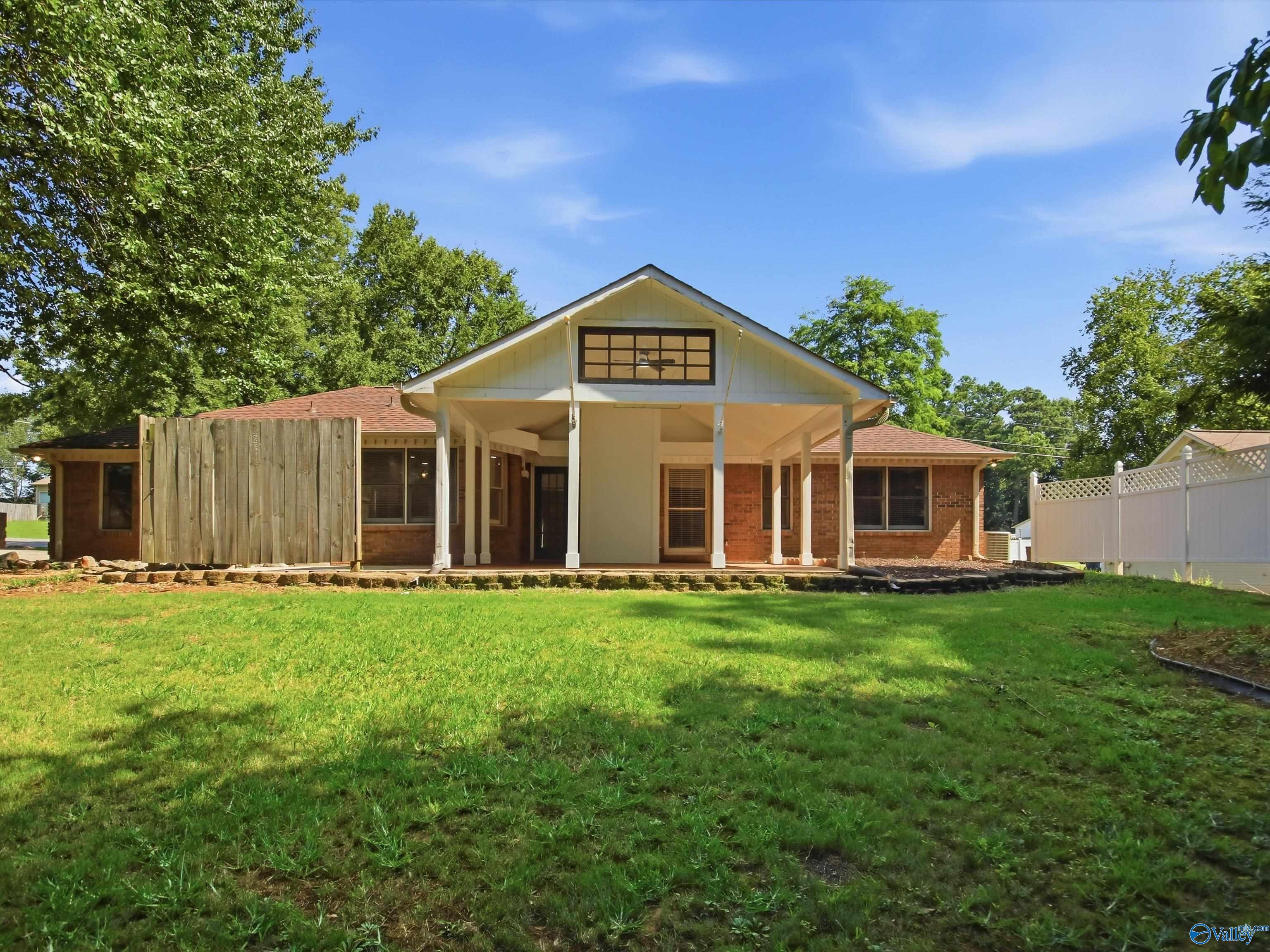 220 Bent Oak Circle