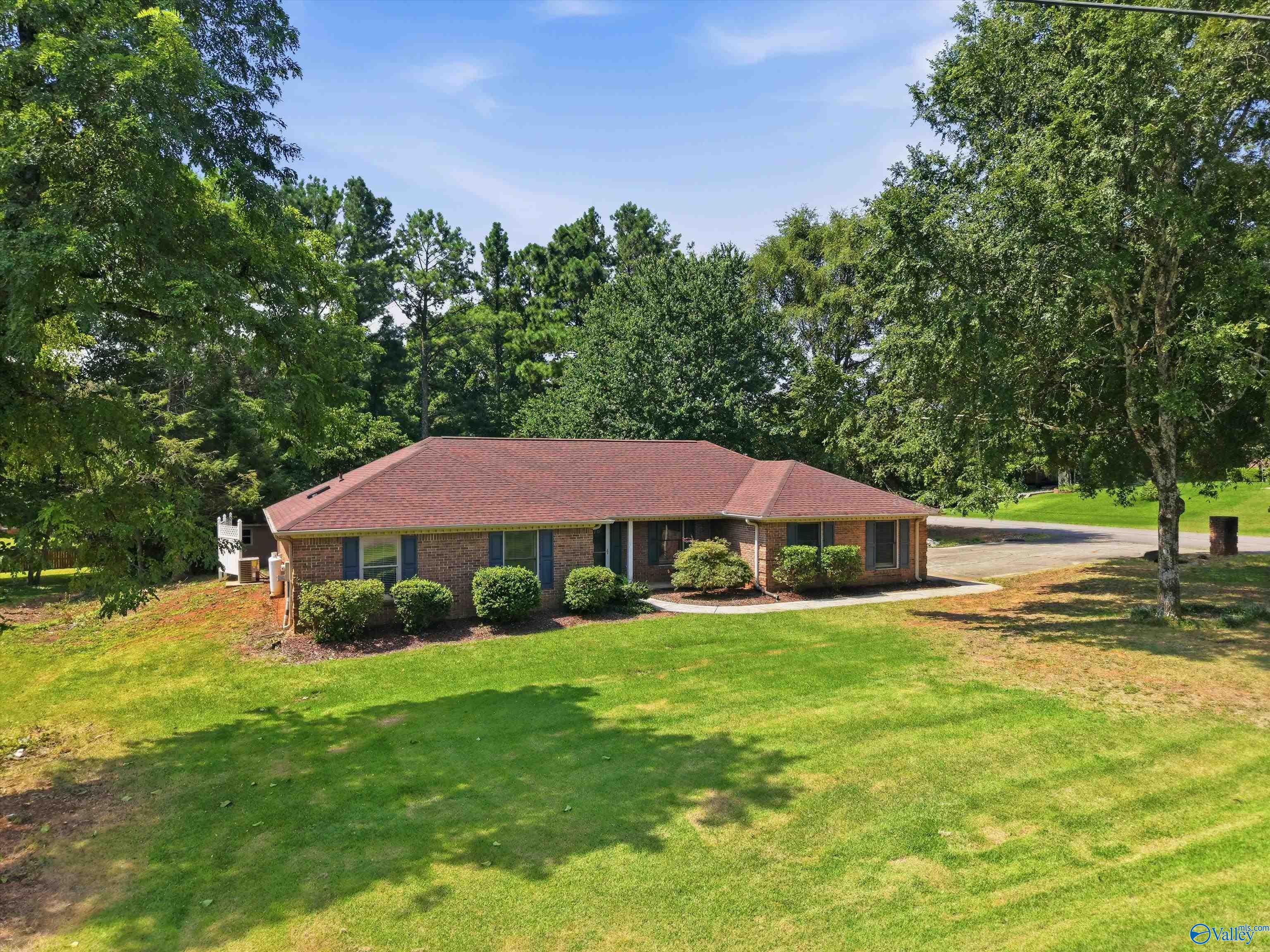 220 Bent Oak Circle