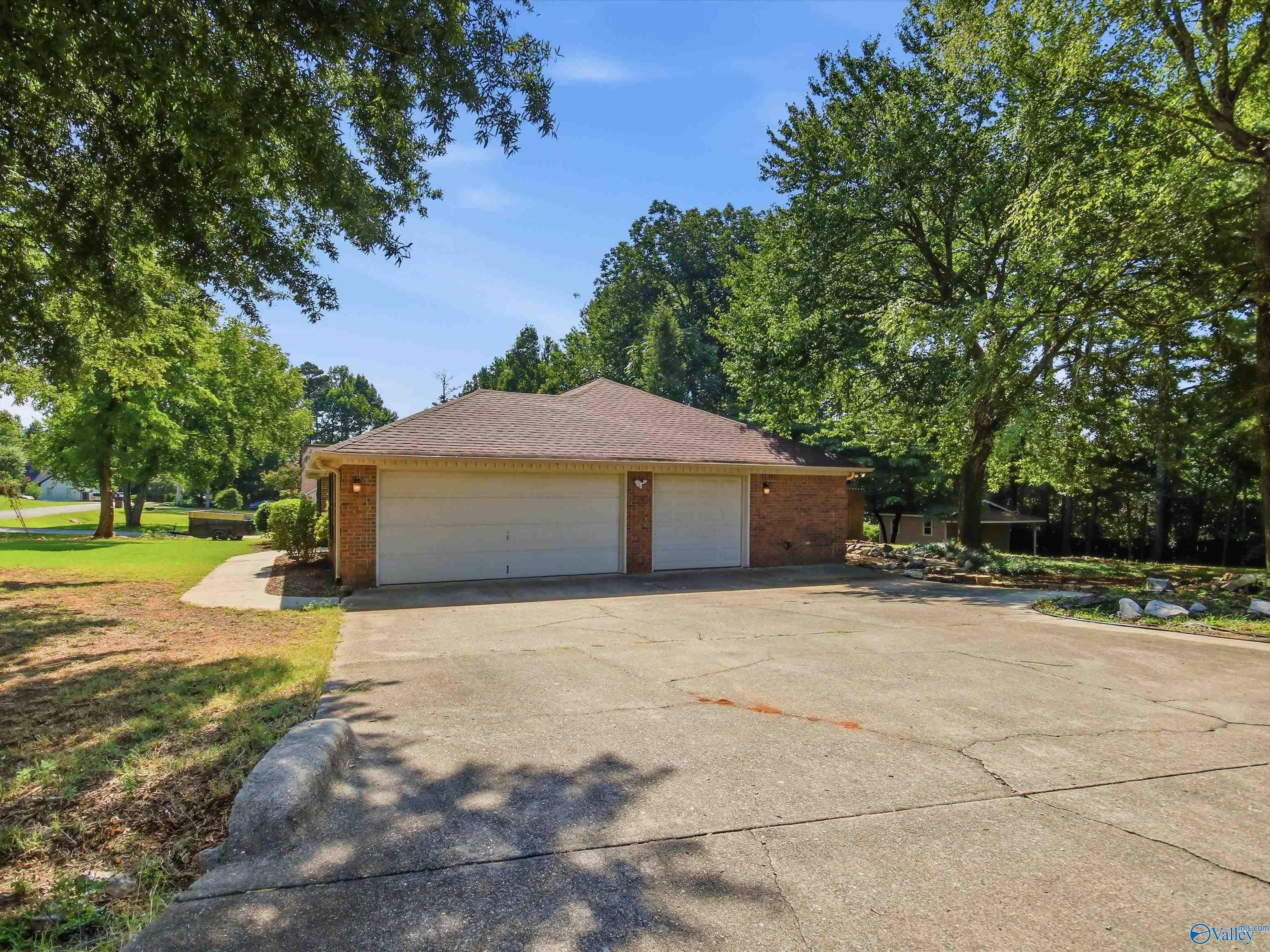 220 Bent Oak Circle