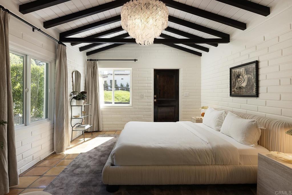 1935 Santa Fe Avenue