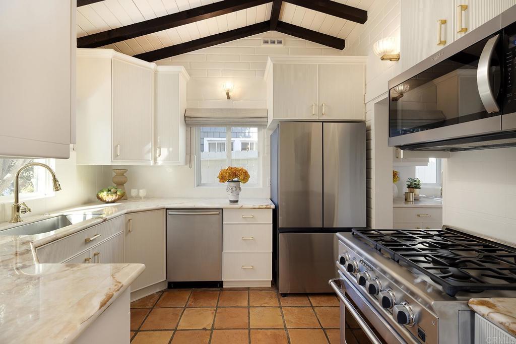 1935 Santa Fe Avenue