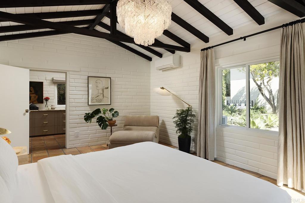 1935 Santa Fe Avenue