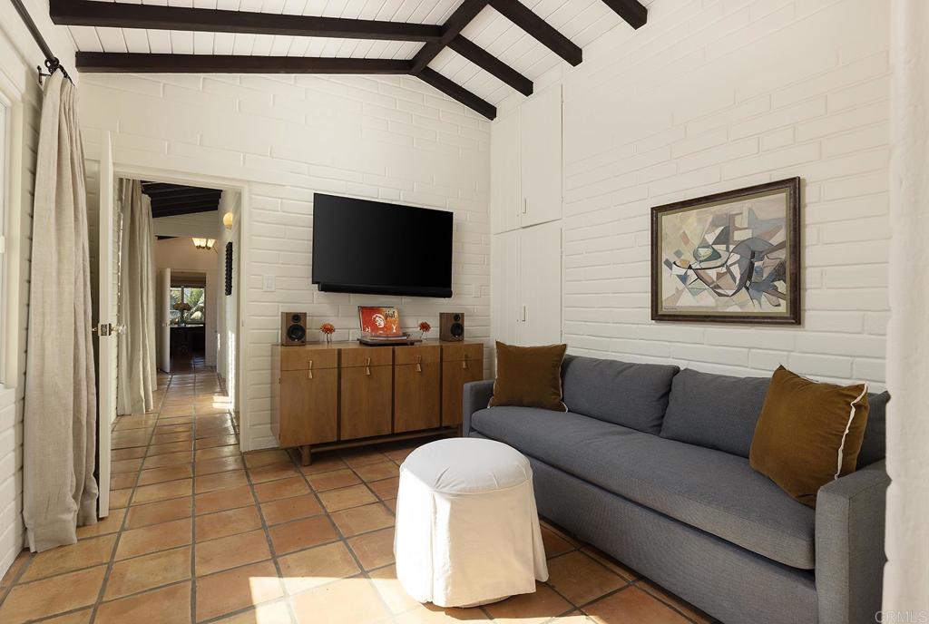 1935 Santa Fe Avenue