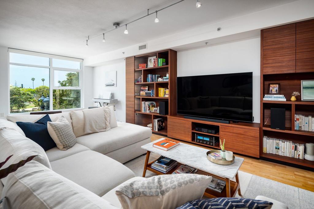 1432 Pacific Highway 315