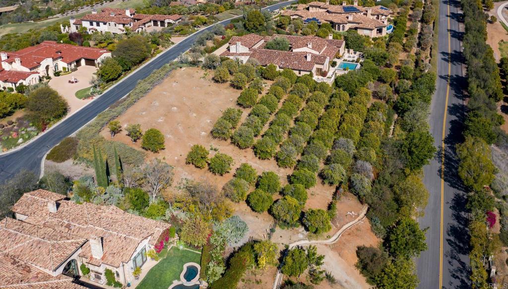 6241 Strada Fragante