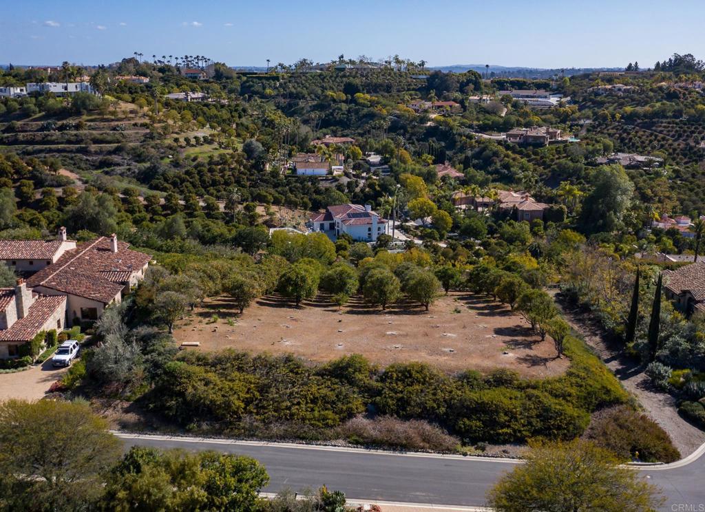 6241 Strada Fragante