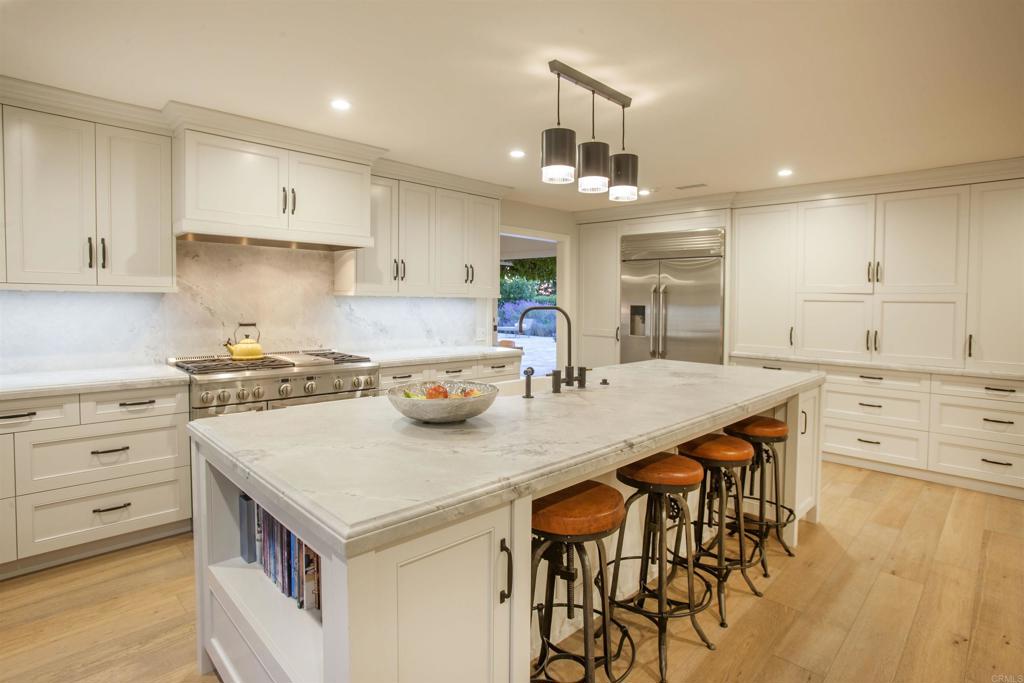 6325 La Valle Plateada