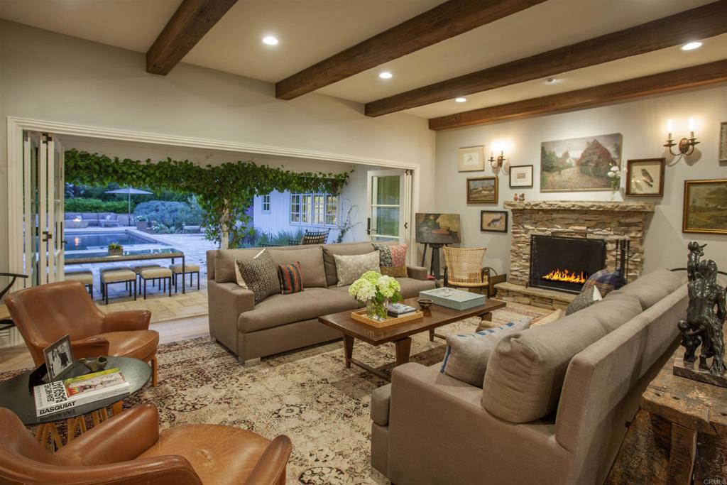 6325 La Valle Plateada