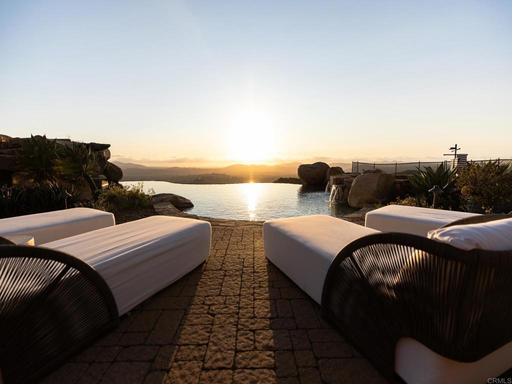 18000 Sunset Point Road