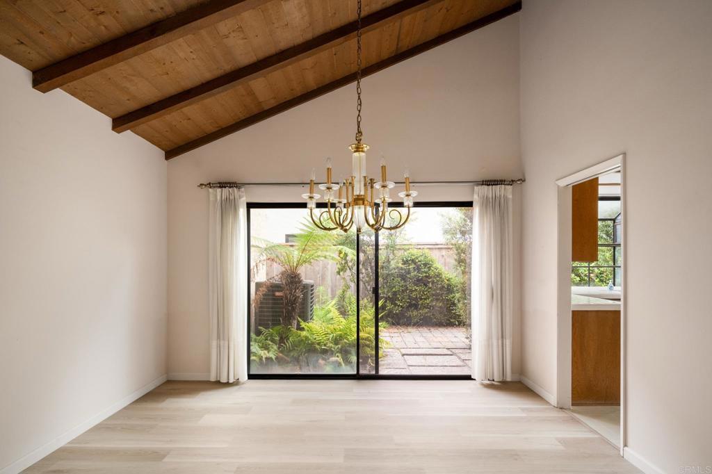3817 Avenida Feliz