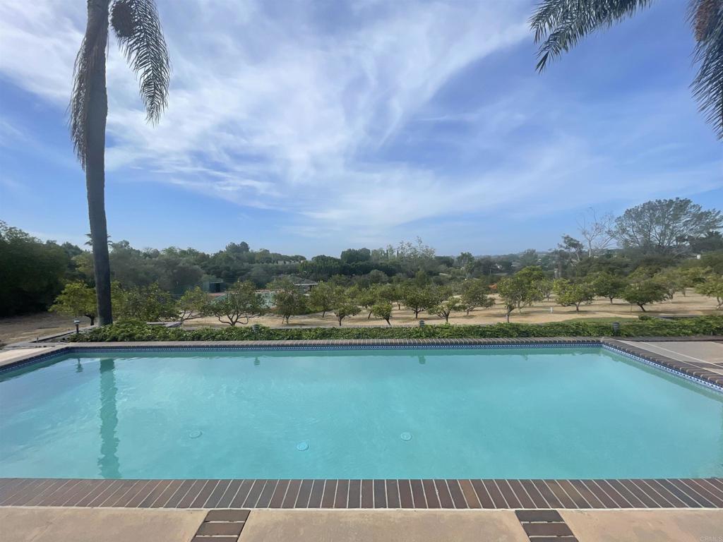 6375 La Valle Plateada
