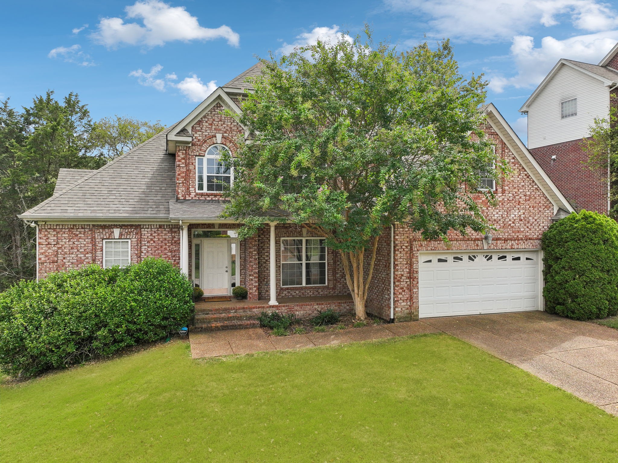 1585 Red Oak Ln