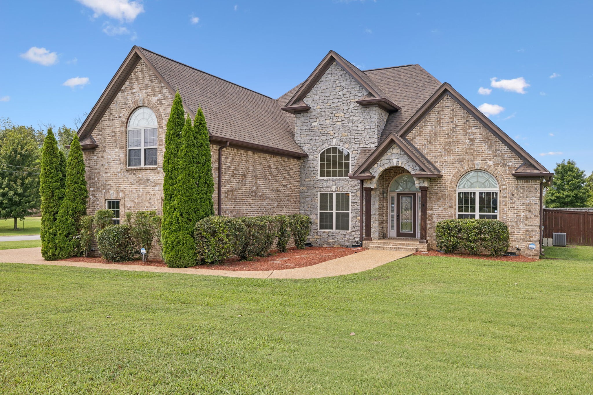 102 Stonefield Dr