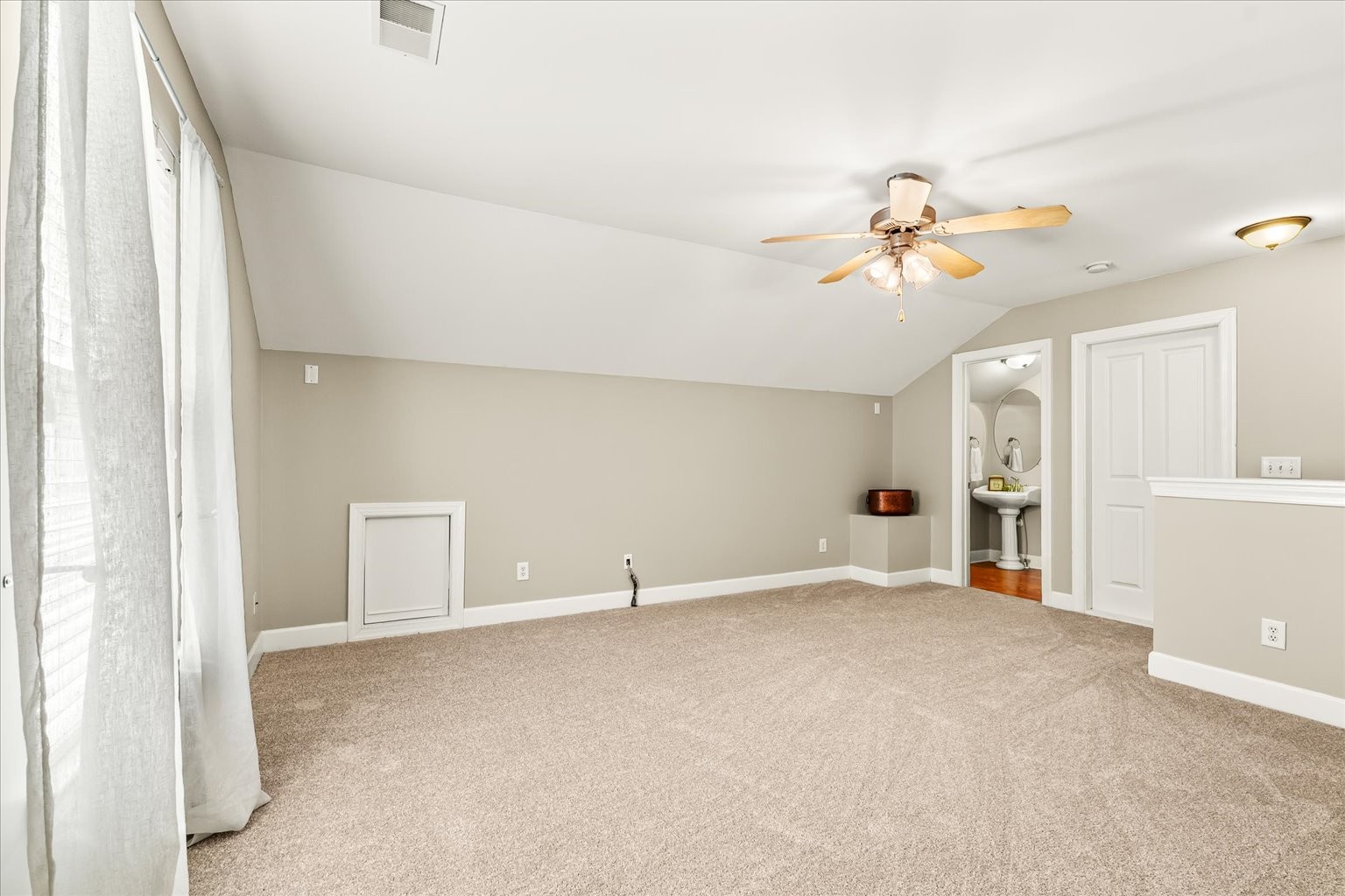 8676 Gauphin Pl