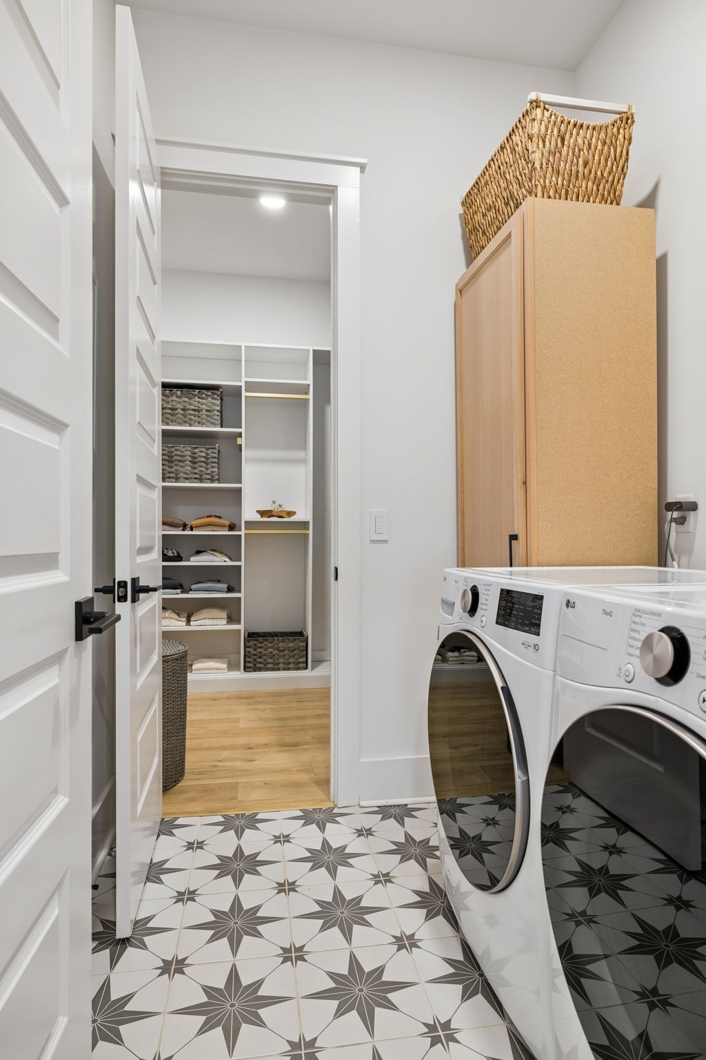 1049 Pine Creek Dr