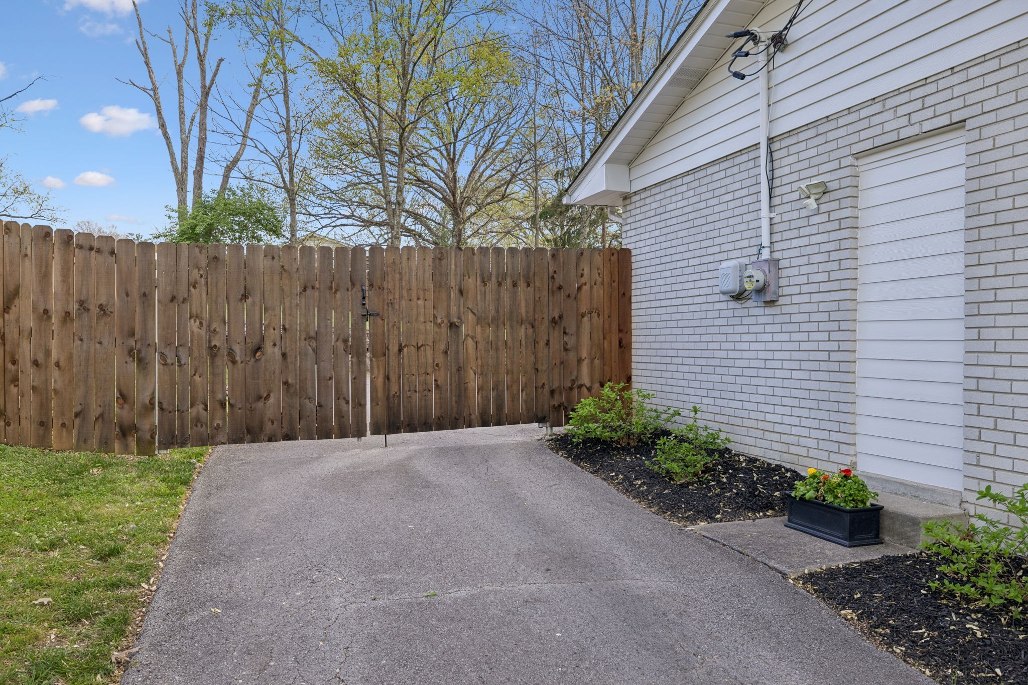 517 Adamwood Dr