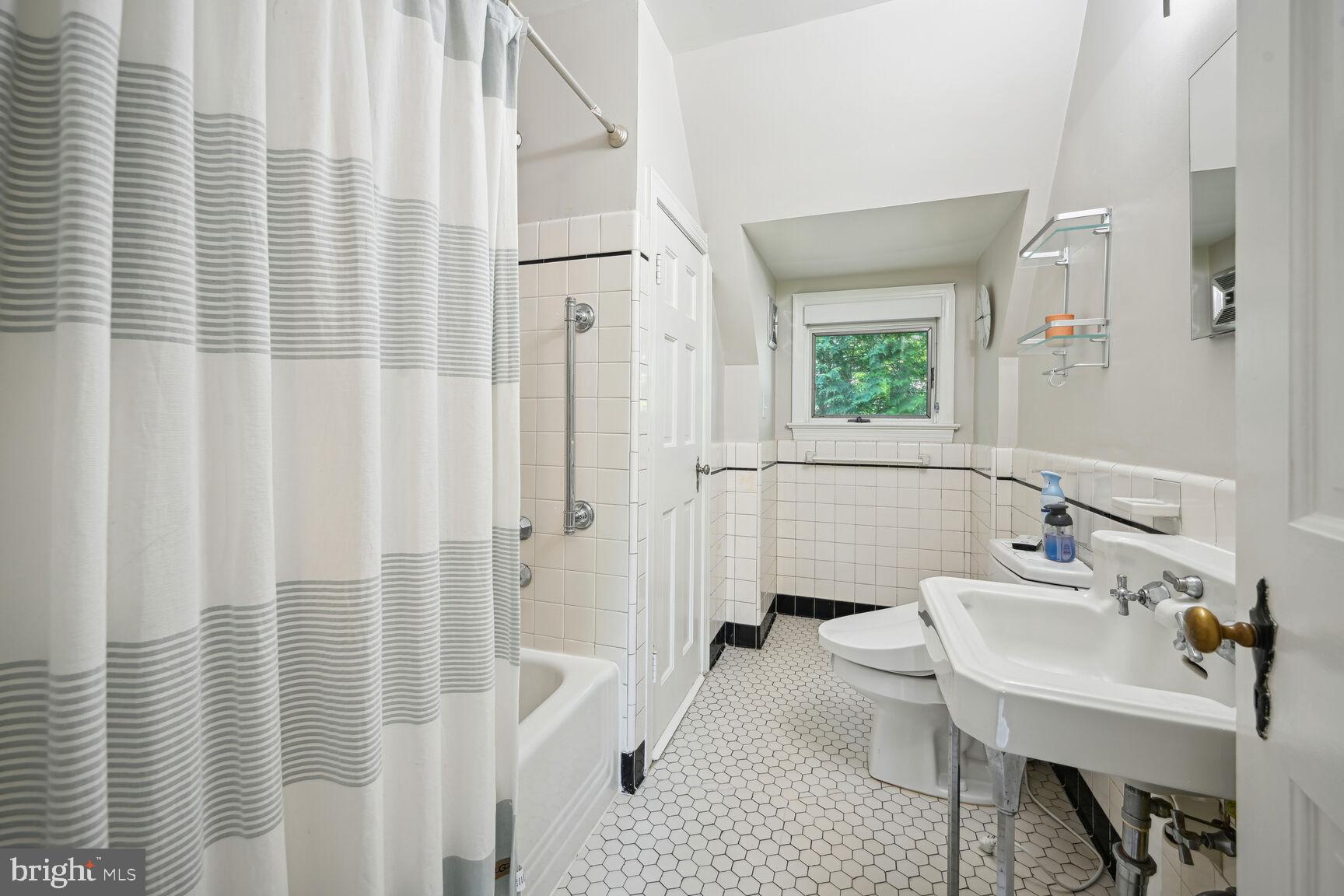 4353 Verplanck Pl NW