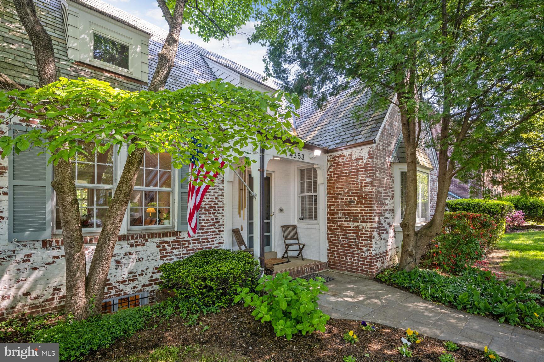 4353 Verplanck Pl NW