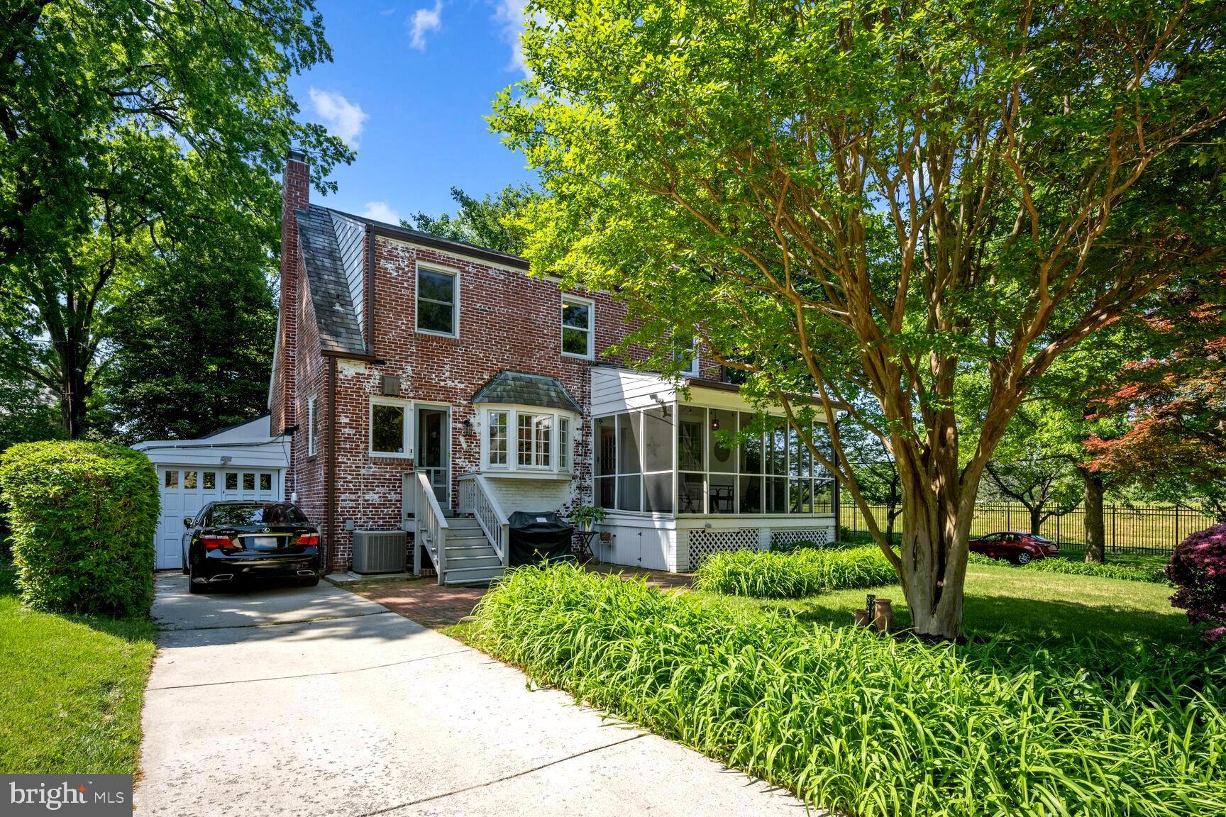 4353 Verplanck Pl NW