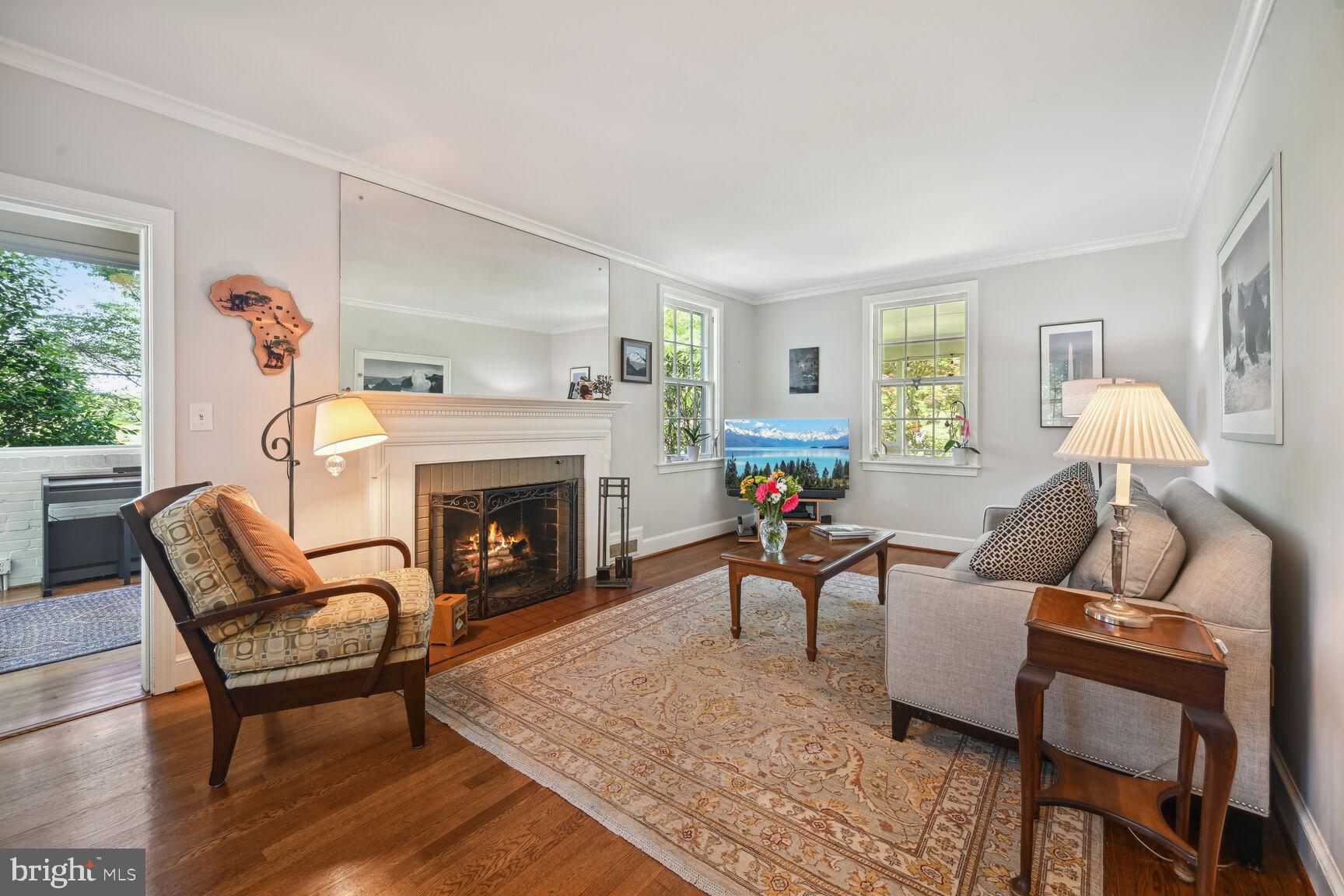 4353 Verplanck Pl NW