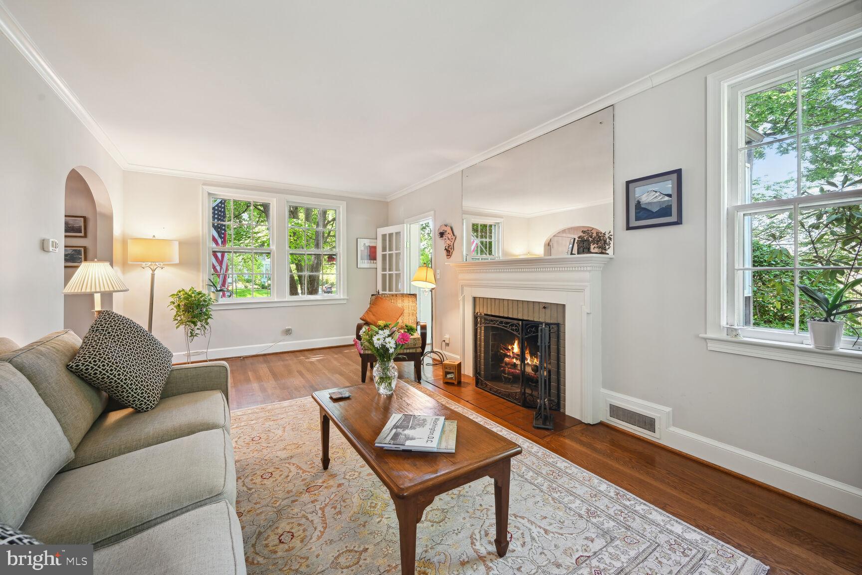 4353 Verplanck Pl NW