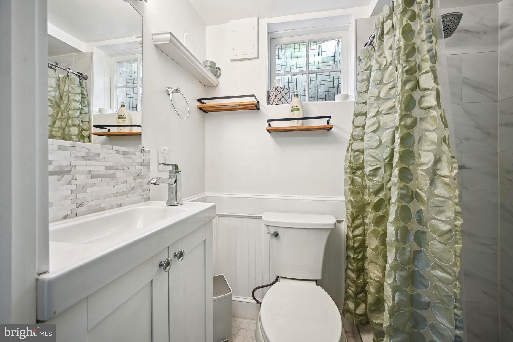 4353 Verplanck Pl NW