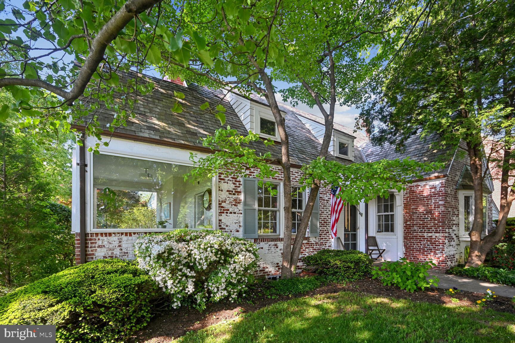 4353 Verplanck Pl NW