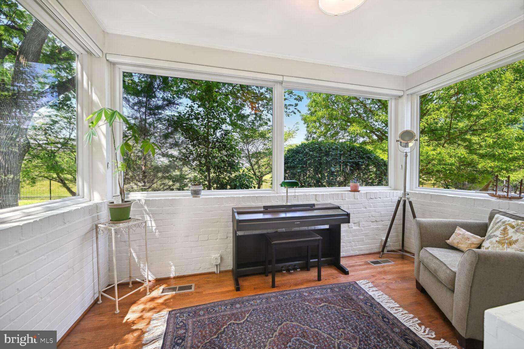 4353 Verplanck Pl NW