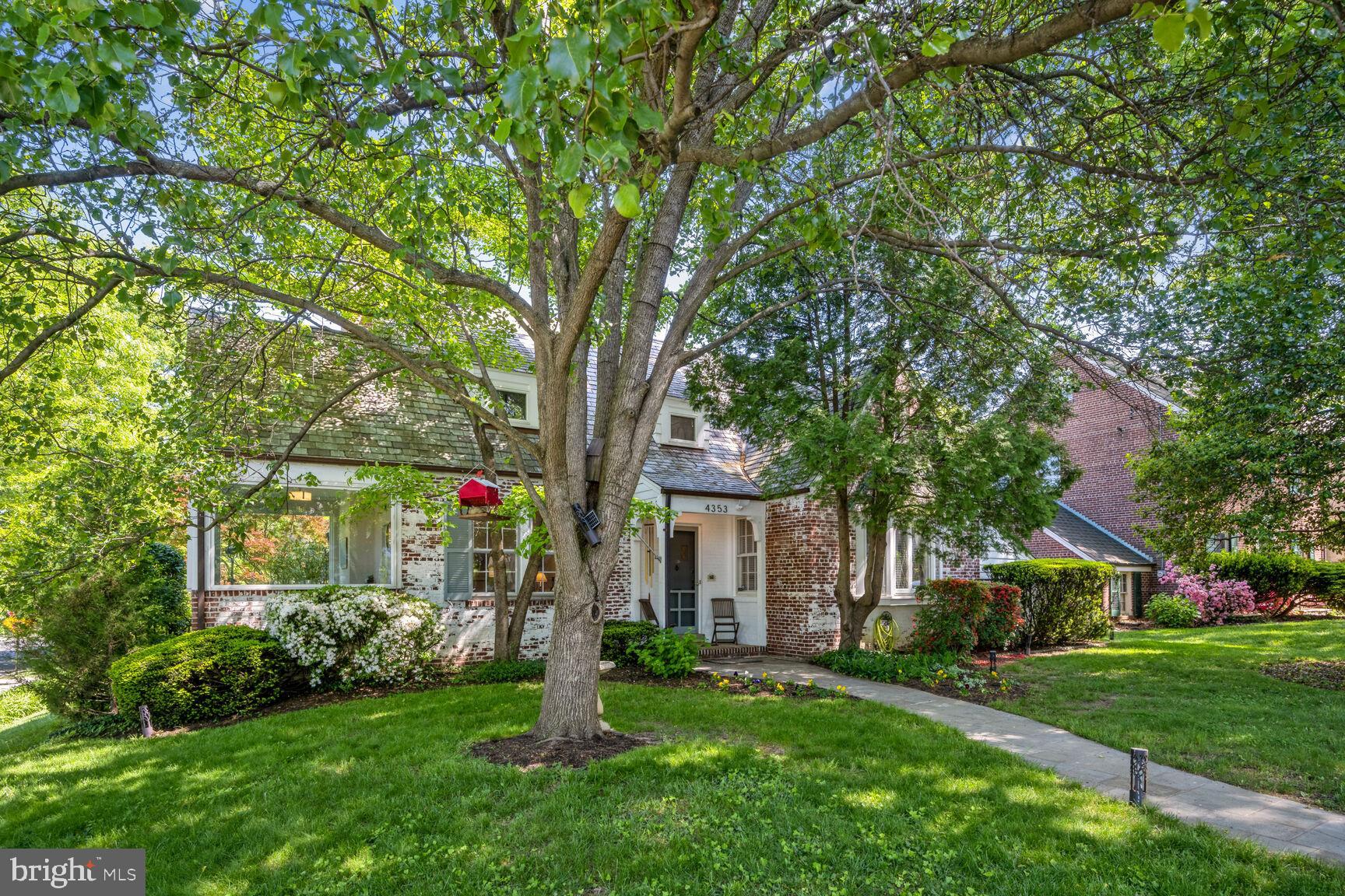 4353 Verplanck Pl NW