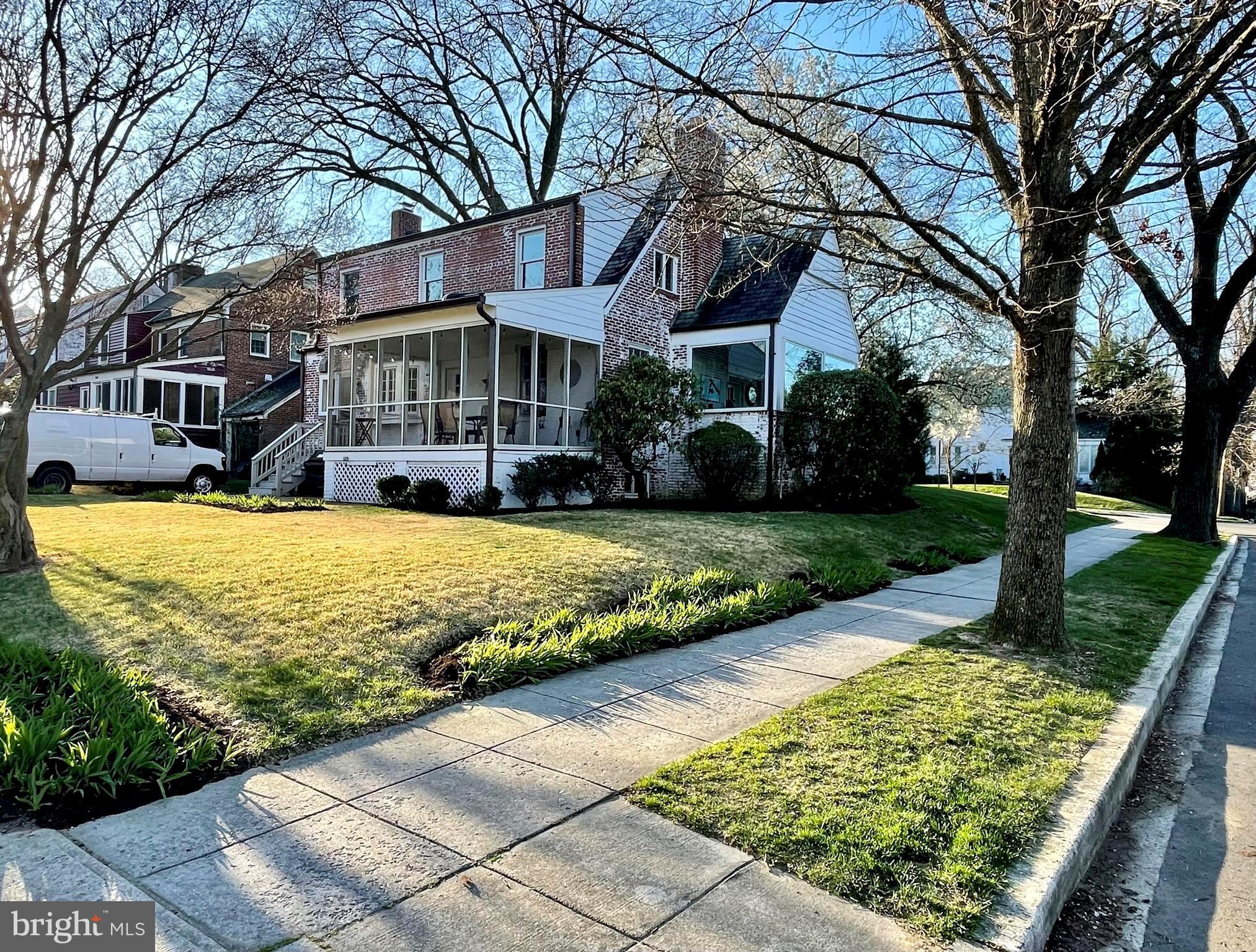 4353 Verplanck Pl NW